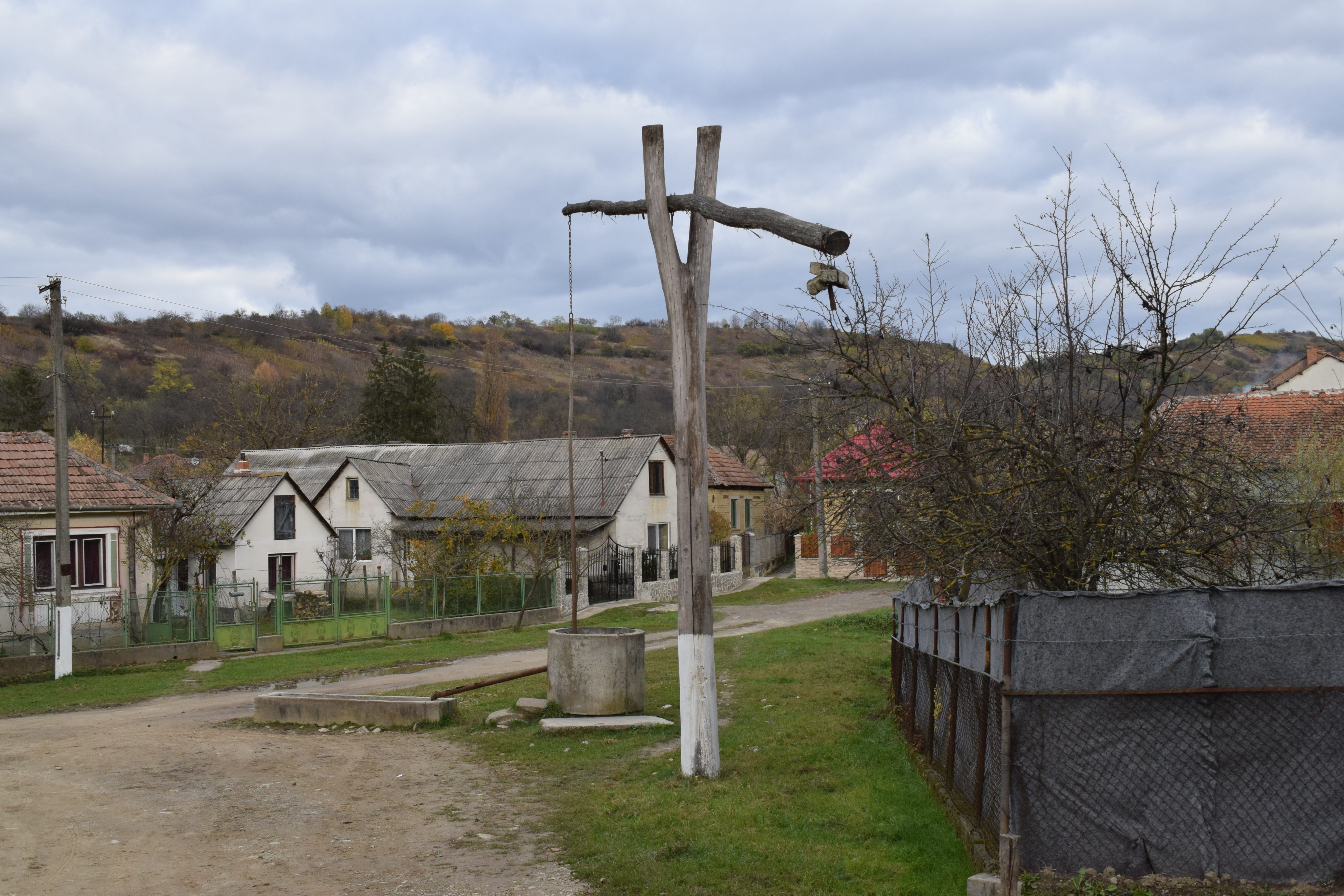 ud, Rumania, building exterior, religion, old, rural landscape, plant, 5K, architecture And Buildings, cross, grass, cloud - sky, şamşud is a, sky, day, HD Wallpaper