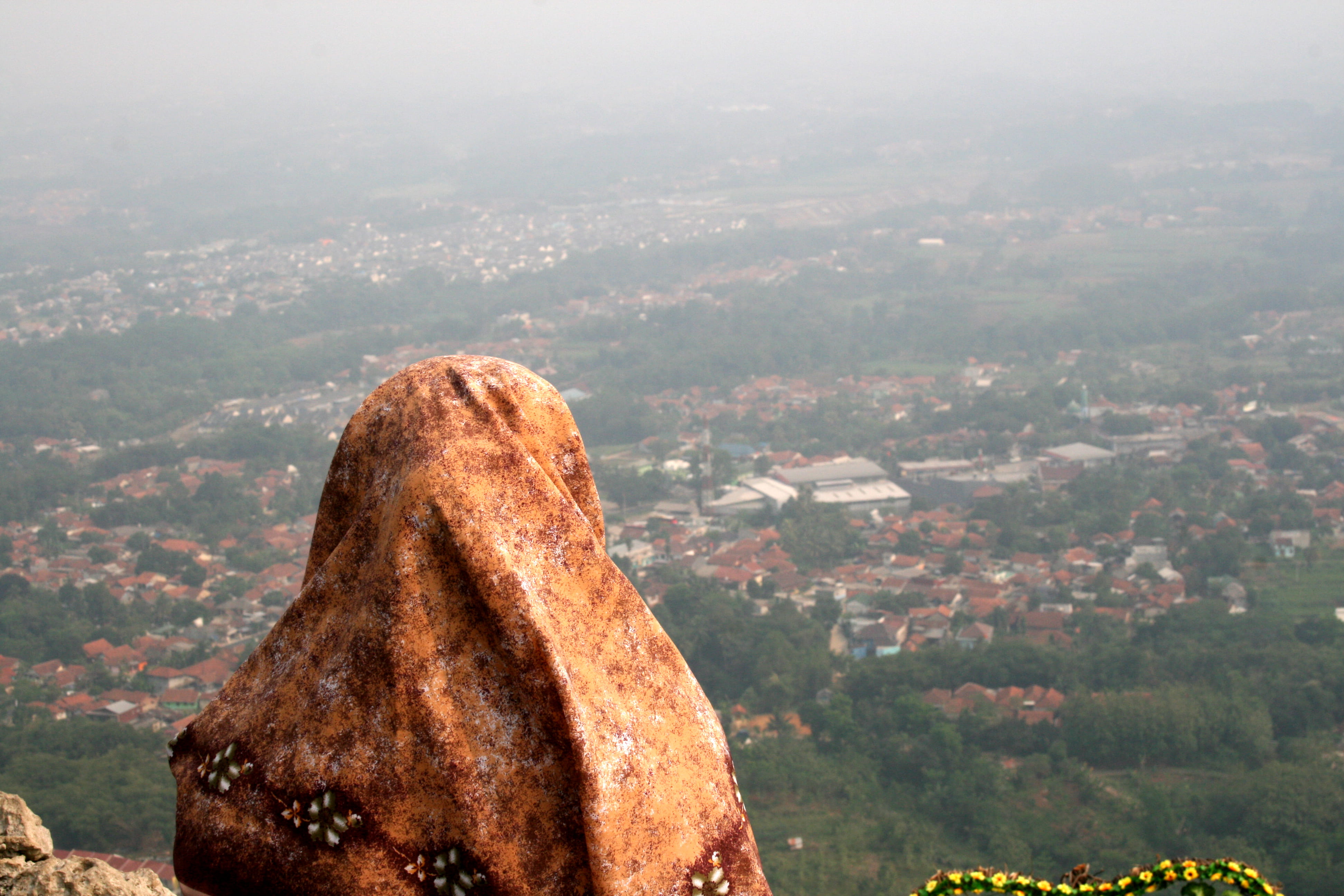 building, 4K, one person, nature, tree, landscape, indonesia, mountain, city, environment, cityscape, sky, plant, outdoors, rear view, building exterior, HD Wallpaper