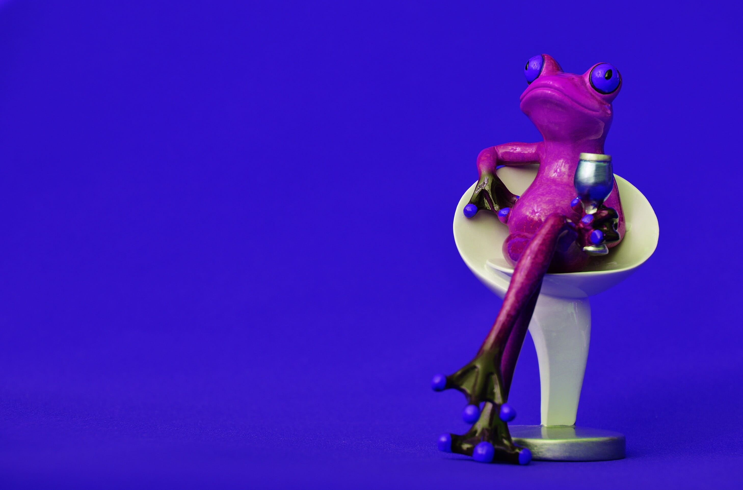 Drink, figure, rest, purple background, 2K, still life, technology, nature, single object, purple, sit, figurine, furniture pieces, Soaked, blue, indoors, HD Wallpaper