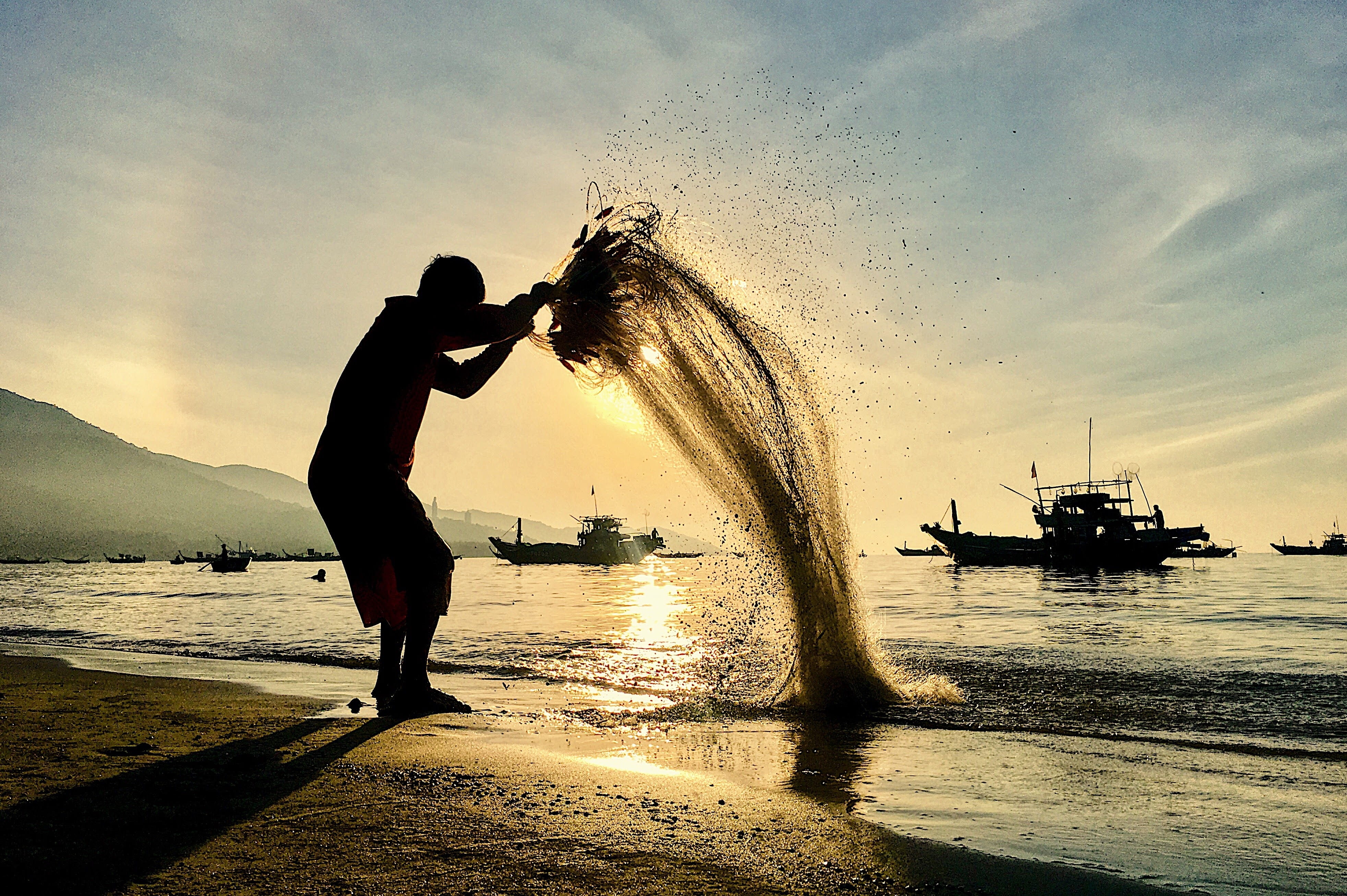land, men, summer, silhouette, sunlight, scenery, spraying, the beautiful sea, the beach, coast, natural, transportation, outdoors, subsistence, sunset, HD Wallpaper