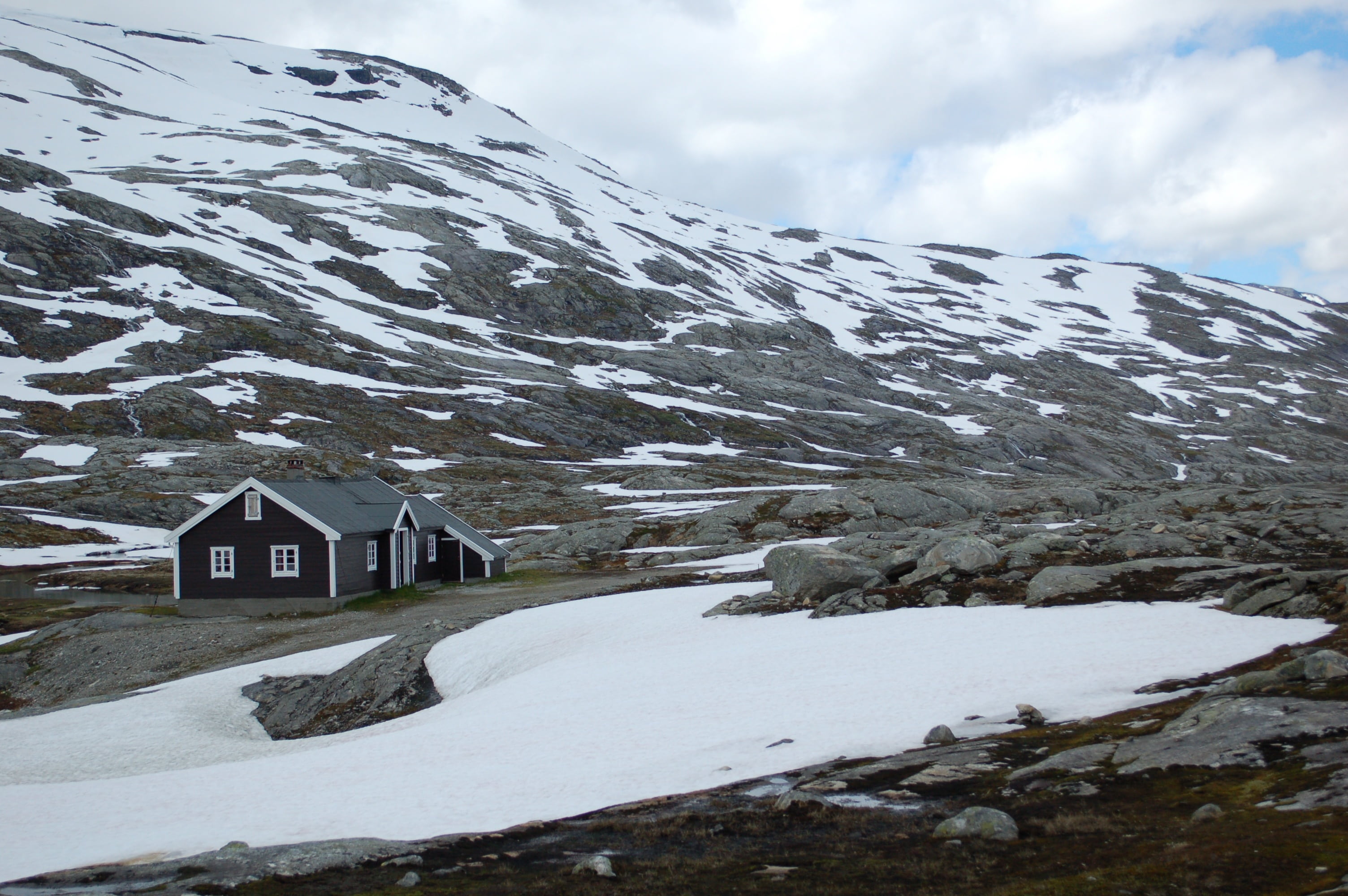 snow, sky, environment, architecture, built structure, mountain, no people, 2K, beauty in nature, cloud - sky, cottage, landscape, hut, house, building, HD Wallpaper