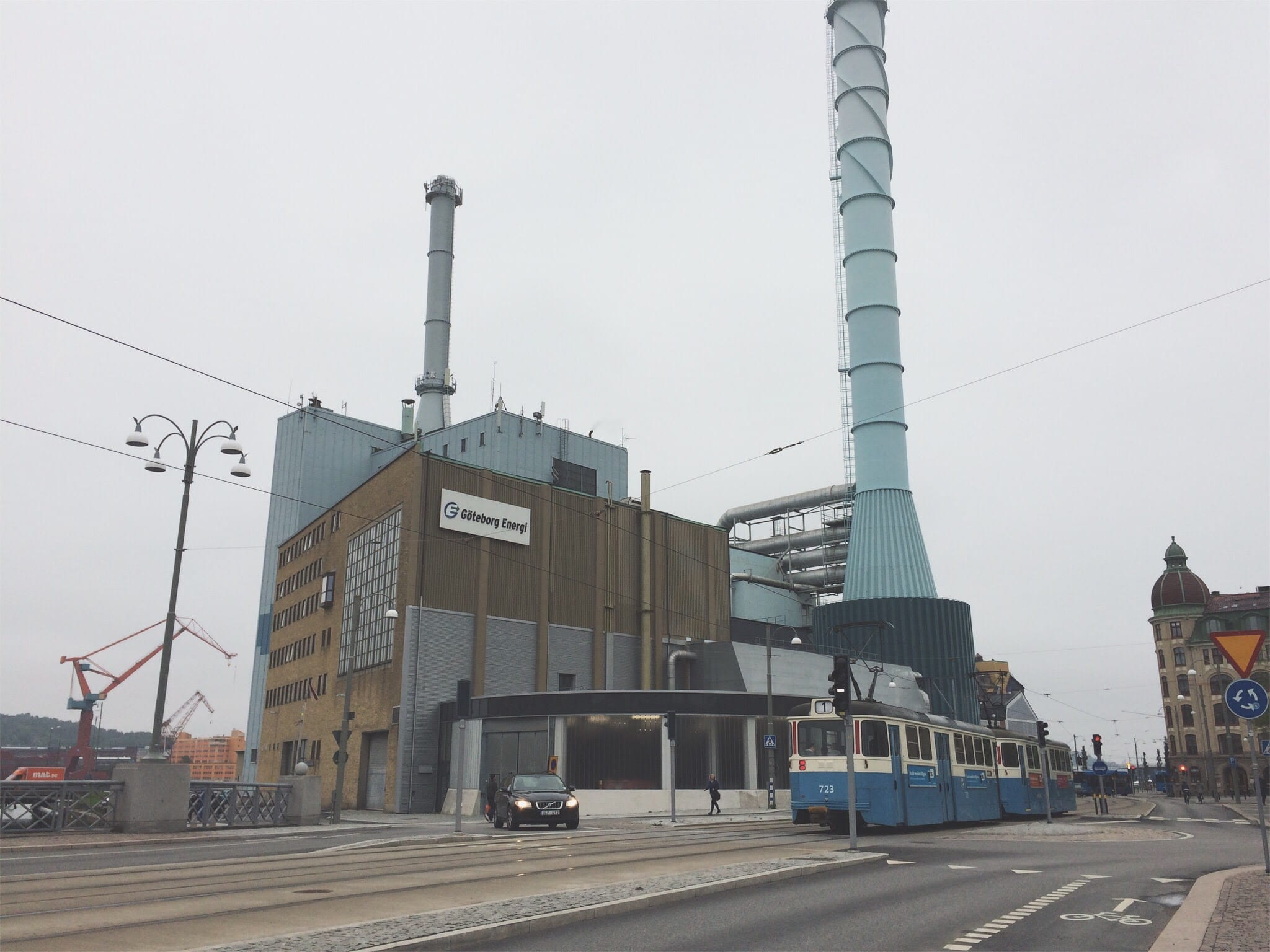 sky, nature, outdoors, mode of transportation, energyplant, road, building, tram, built structure, göteborg stenpiren, sweden, clear sky, building exterior, HD Wallpaper