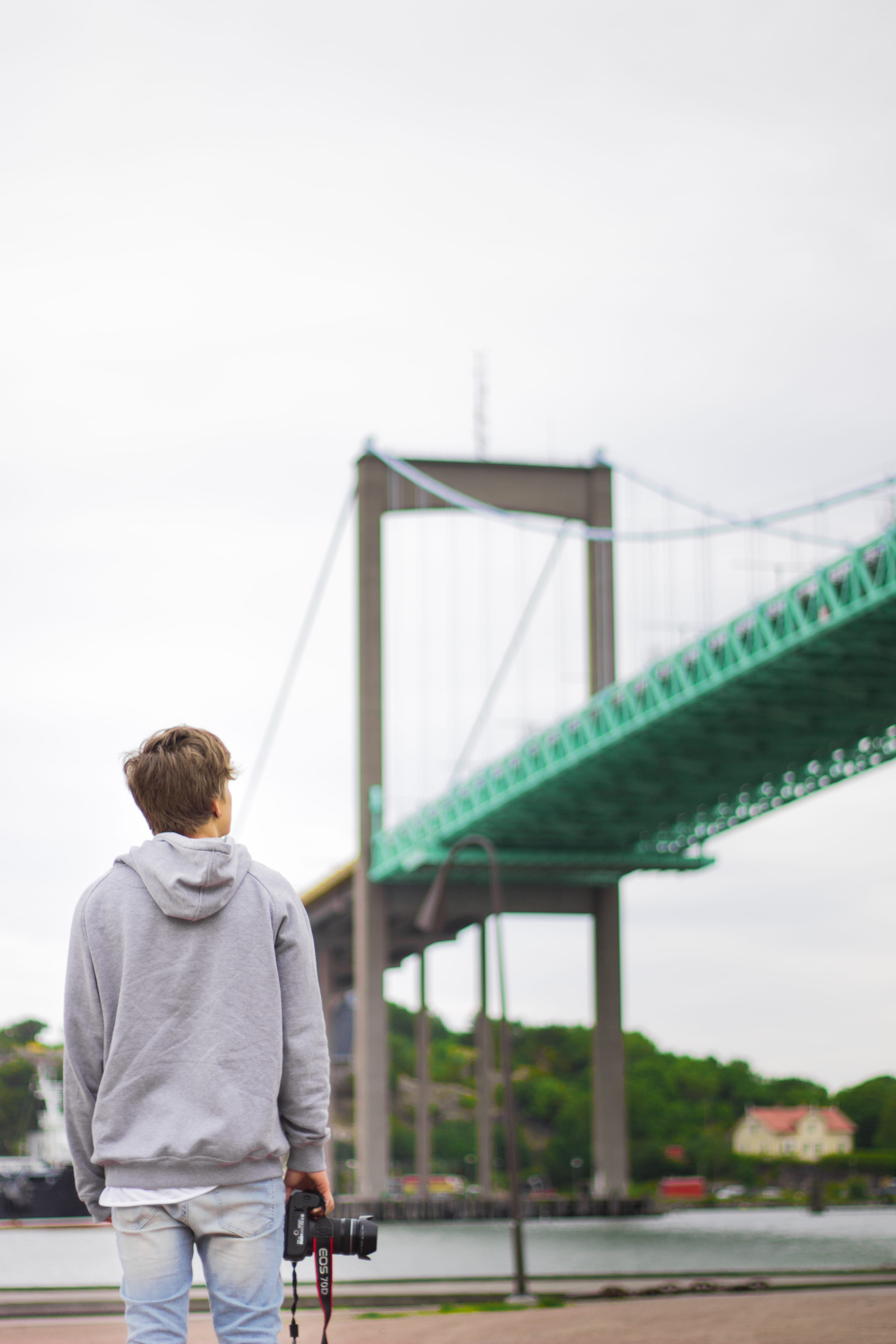 looking up, nice, under the bridge, lifestyles, day, transportation, bridge - man made structure, sweden, pose, story, look, one person, connection, leisure activity, Phone HD Wallpaper