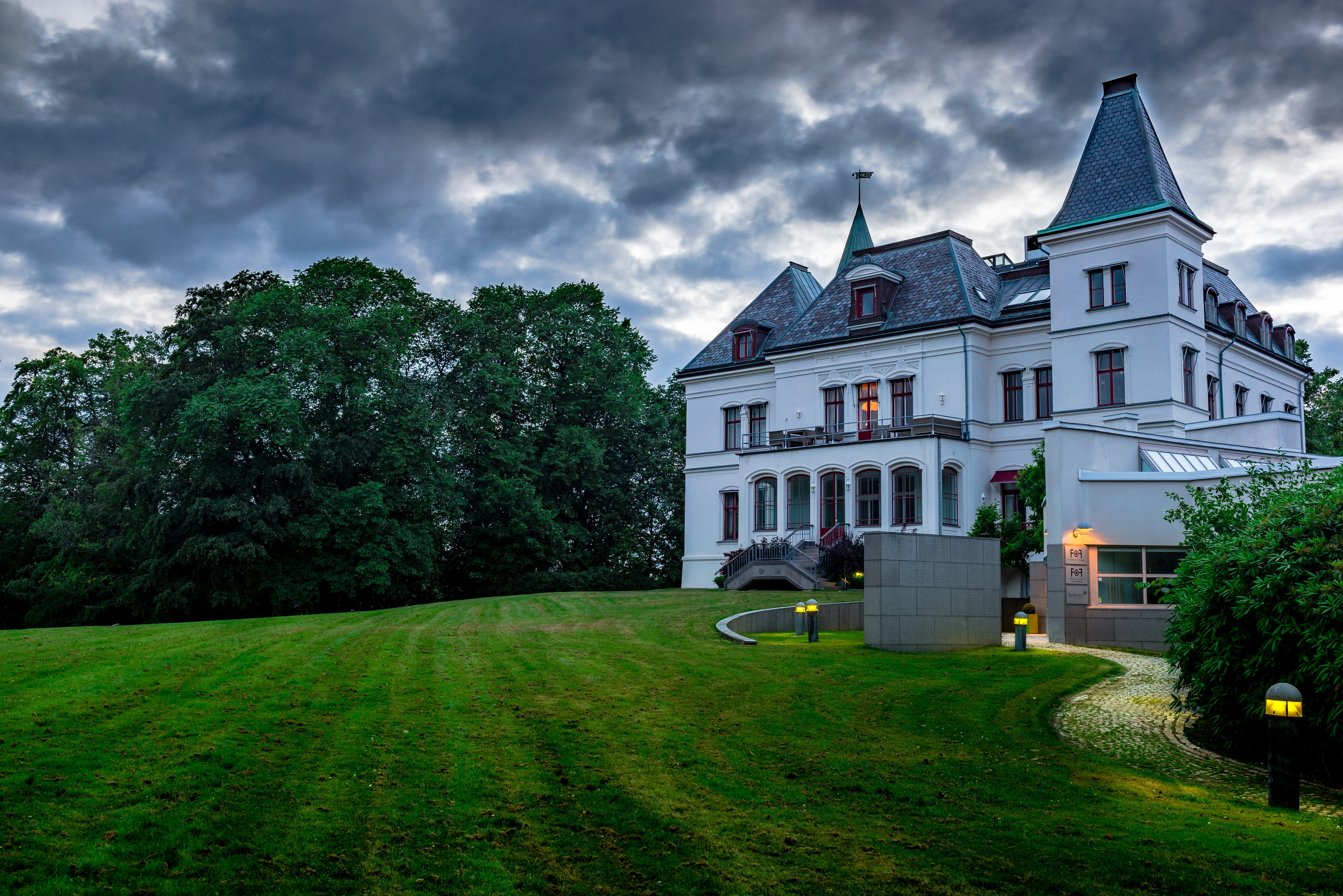 cloud - sky, Torp, mansion, front or back yard, big city, Delsjön, building, himmel, summer, drama, residential district, buildings, cloud, Stora, outdoors, HD Wallpaper