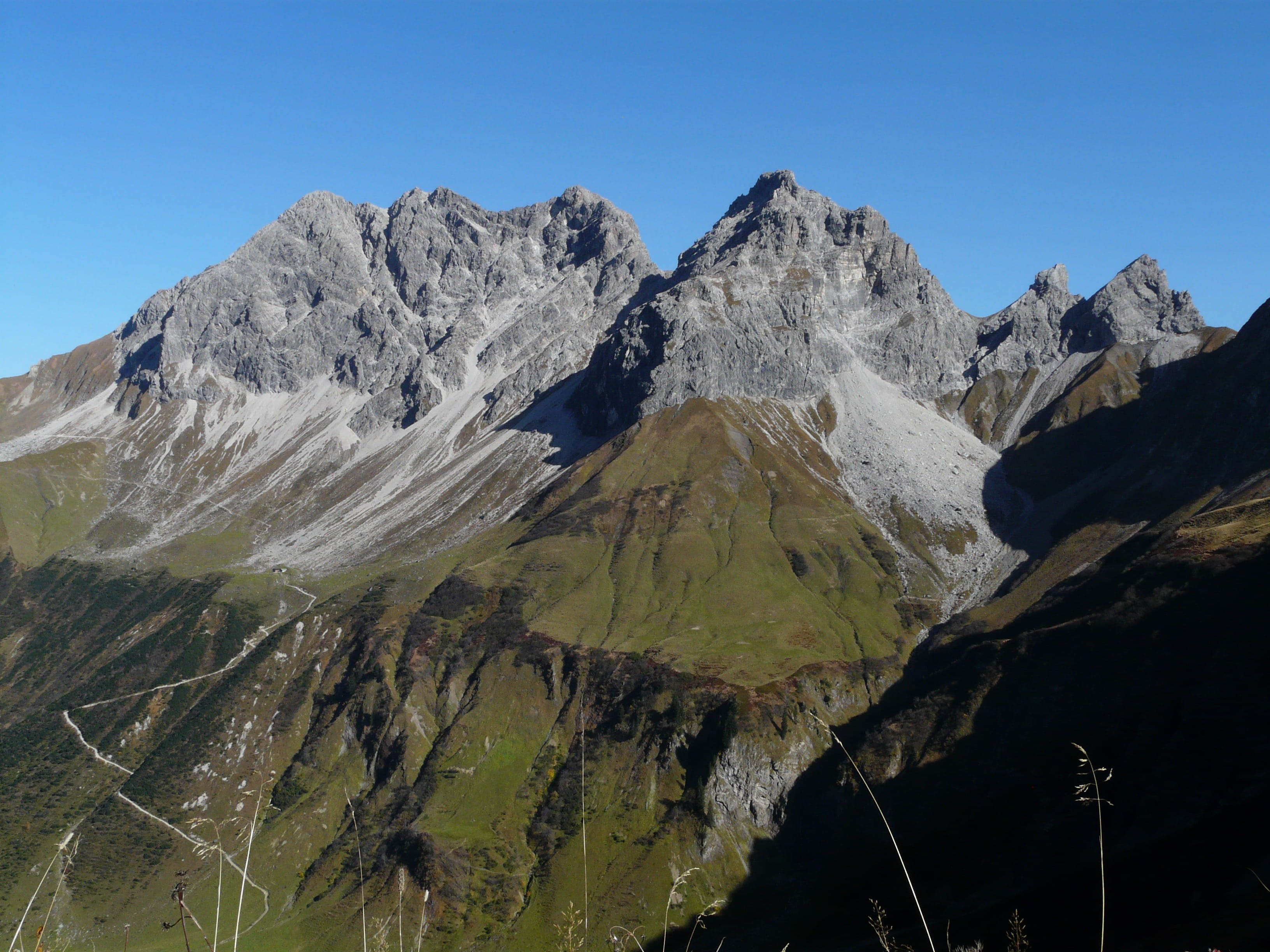 landscape, sky, away, 2K, formation, trail, day, non-urban scene, environment, rock, solid, Small, mountain peak, snowcapped mountain, summit group, southern höllhorn, HD Wallpaper