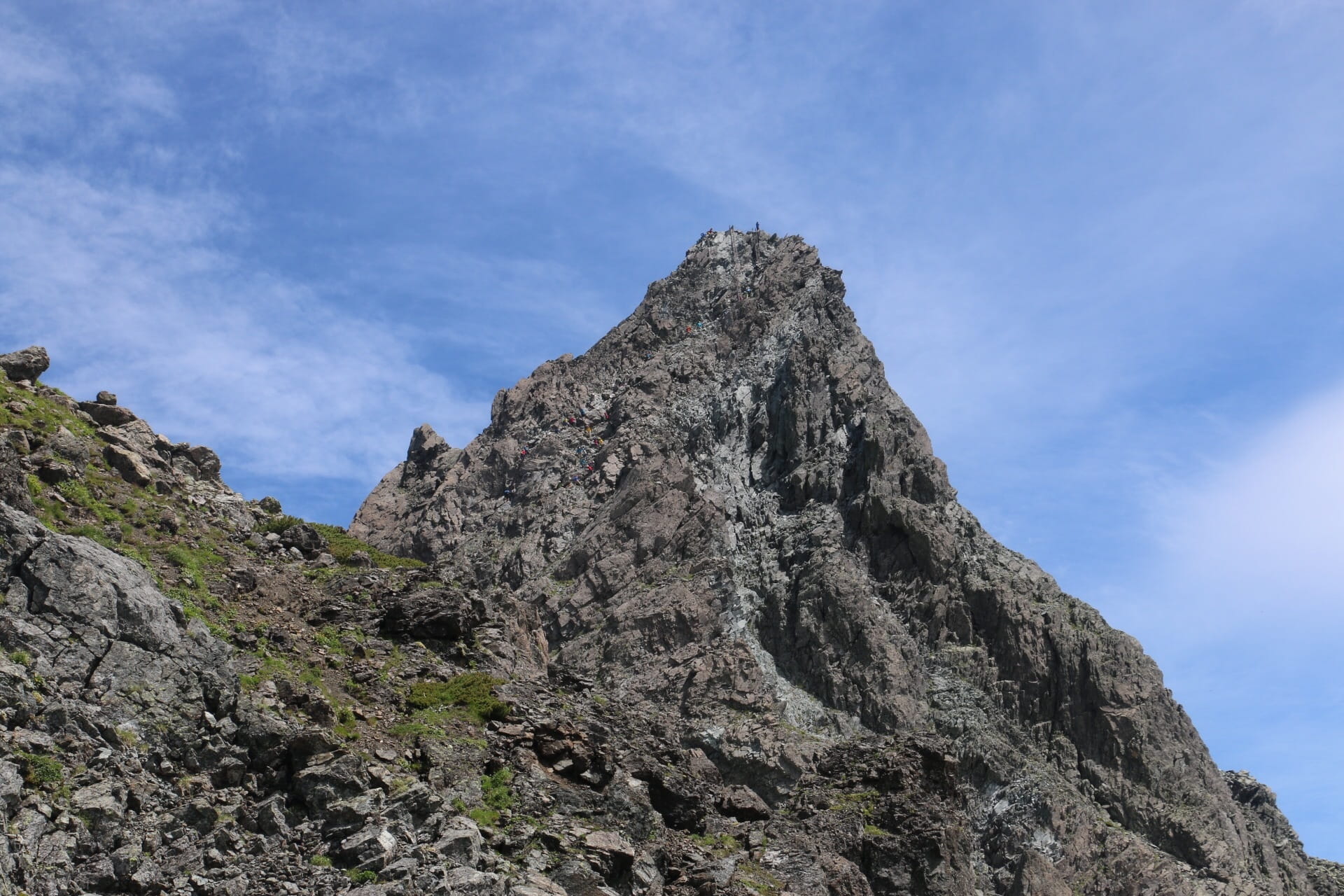 formation, mountain climbing, low angle view, geology, mountain range, scenics, no people, cloud - sky, beauty in nature, 1080P, tranquility, adam, solid, HD Wallpaper