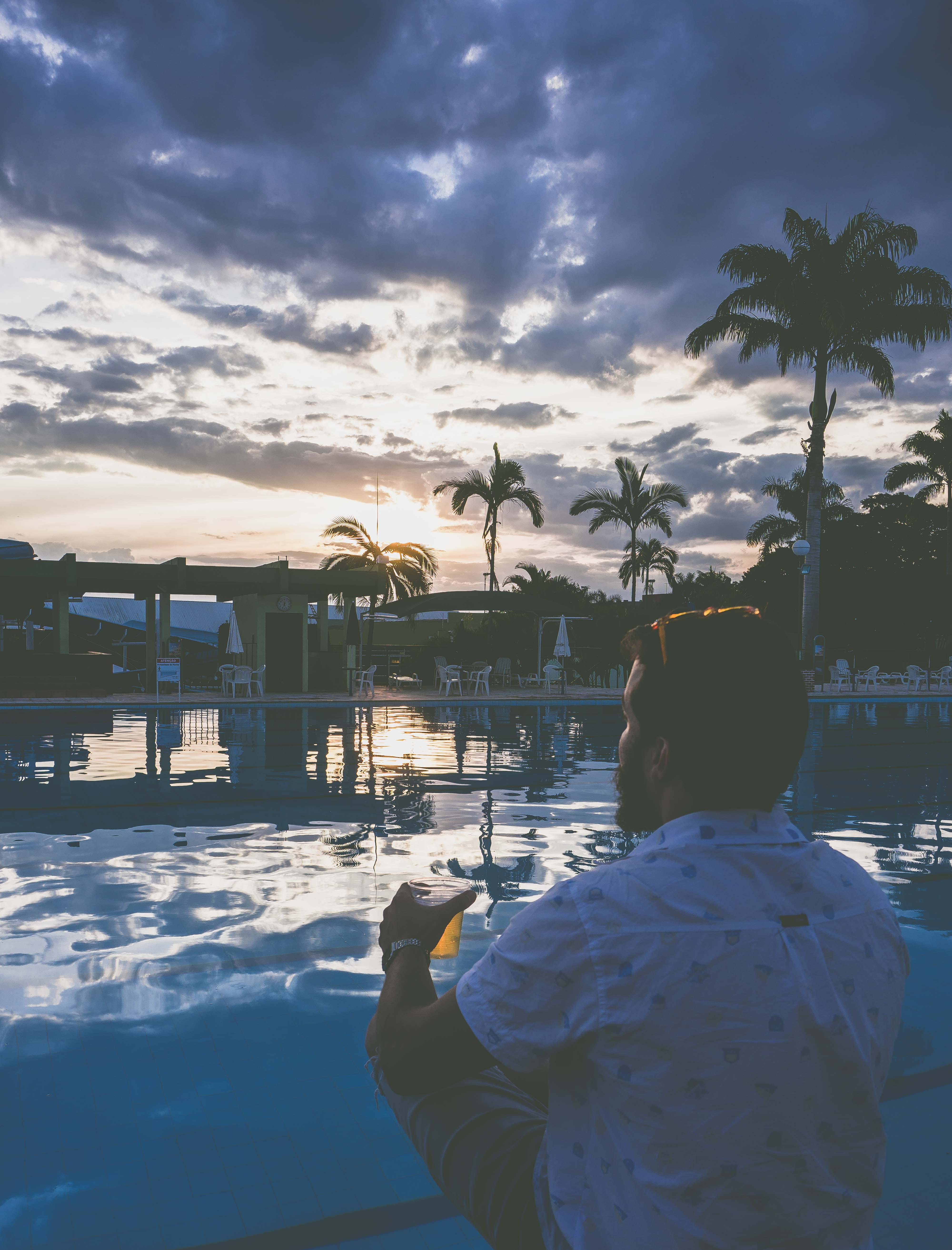 bar, beer, water, beauty in nature, real people, outdoors, palm tree, piscine, cloud - sky, usa, tree, lifestyles, vacation, 5K, one person, sun, la, leisure activity, Phone HD Wallpaper