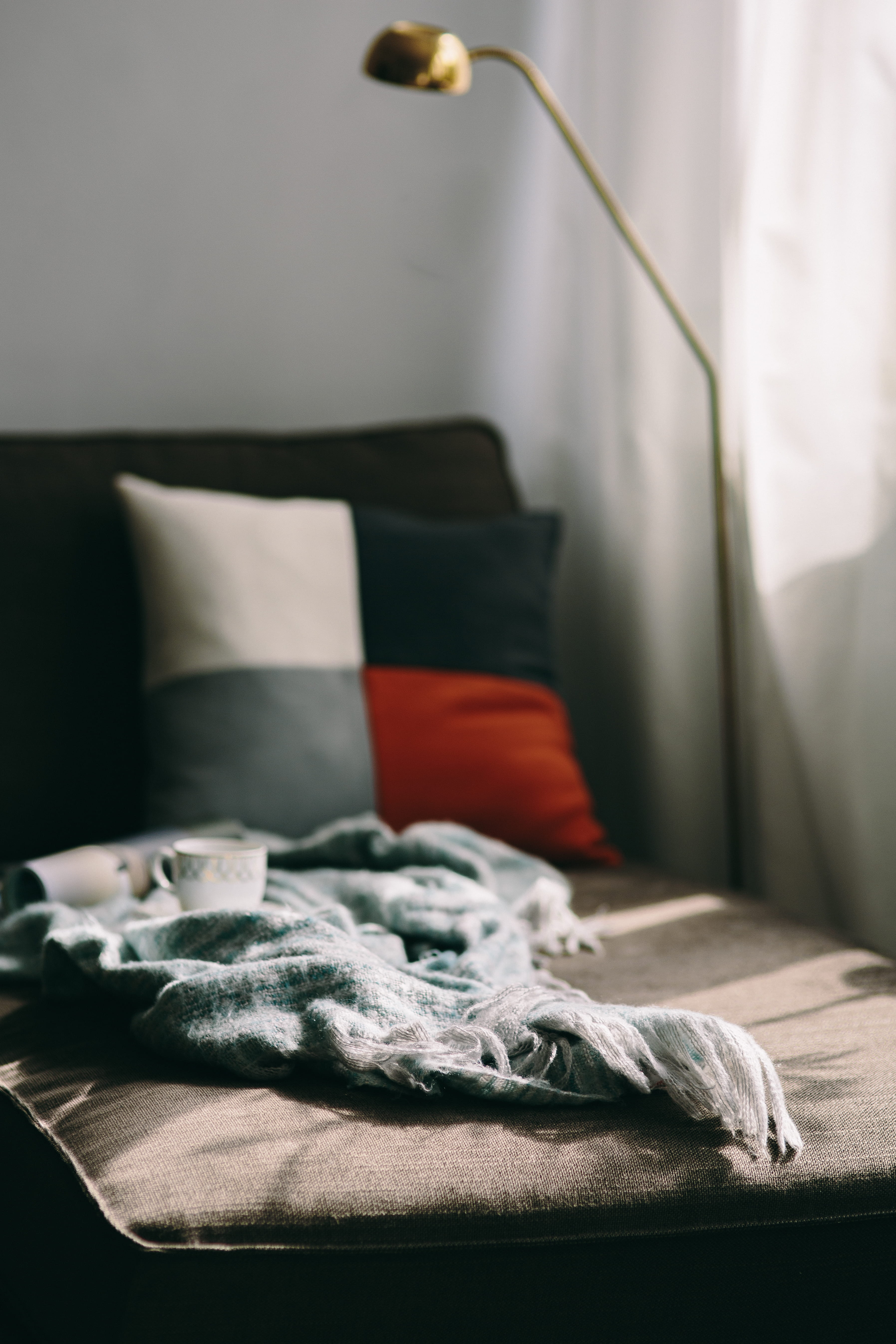luxury hotel, pillow, living room, selective focus, apartment, decor, sheet, 5K, home Interior, day, bedroom, clothing, relaxing, bed, lifestyles, resting, Phone HD Wallpaper
