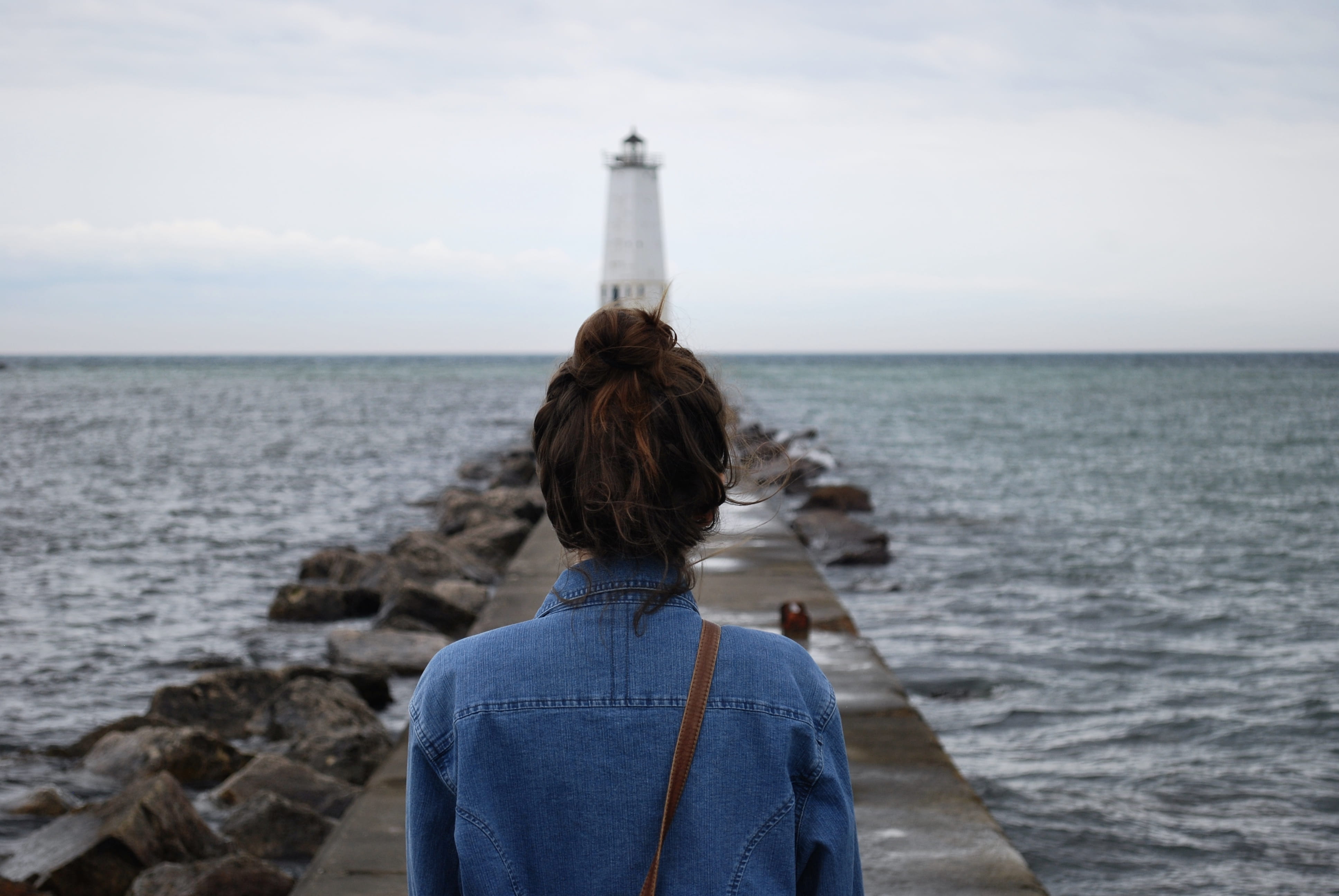 architecture, beach, white light, front, standing, cloud - sky, light, white, horizon over water, only women, direction, blue denim, casual clothing, leisure activity, HD Wallpaper