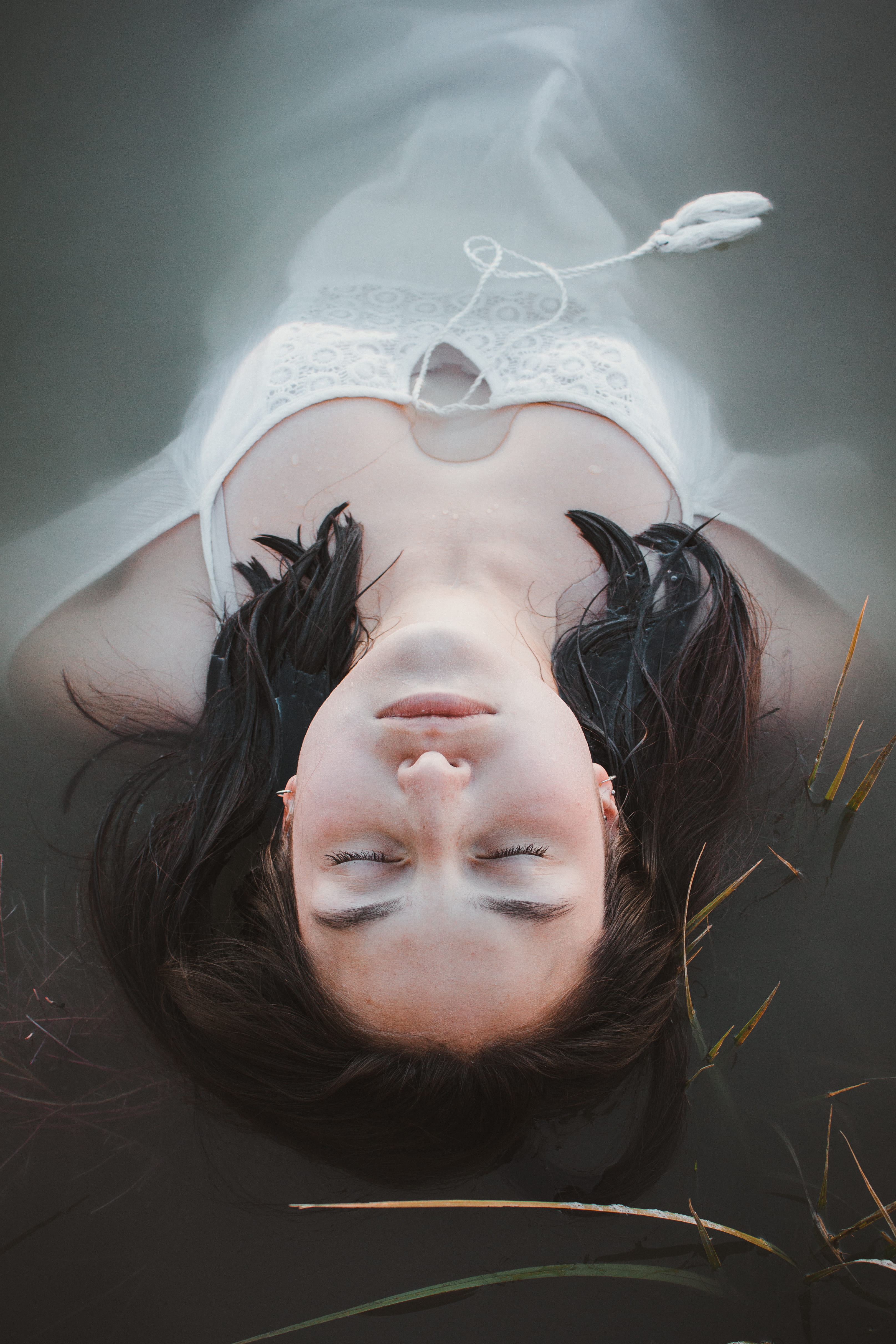 laying down, sleeping beauty, one person, wild bath, laying in water, high angle view, drawning, hair, calm, floating, 4K, woman in water, sleeping, indoors, Phone HD Wallpaper