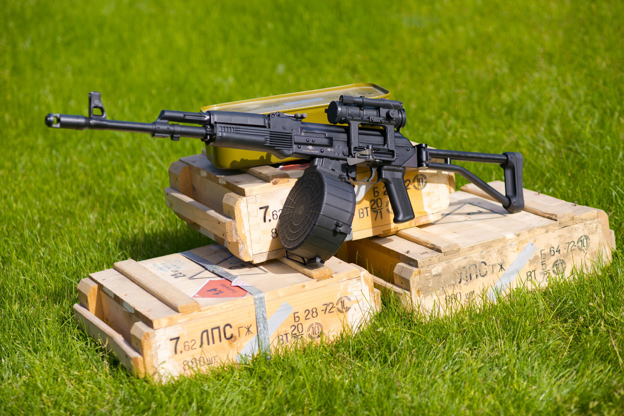 weapons, 1080P, black, rifle, boxes, grass, Boar, assault, HD Wallpaper