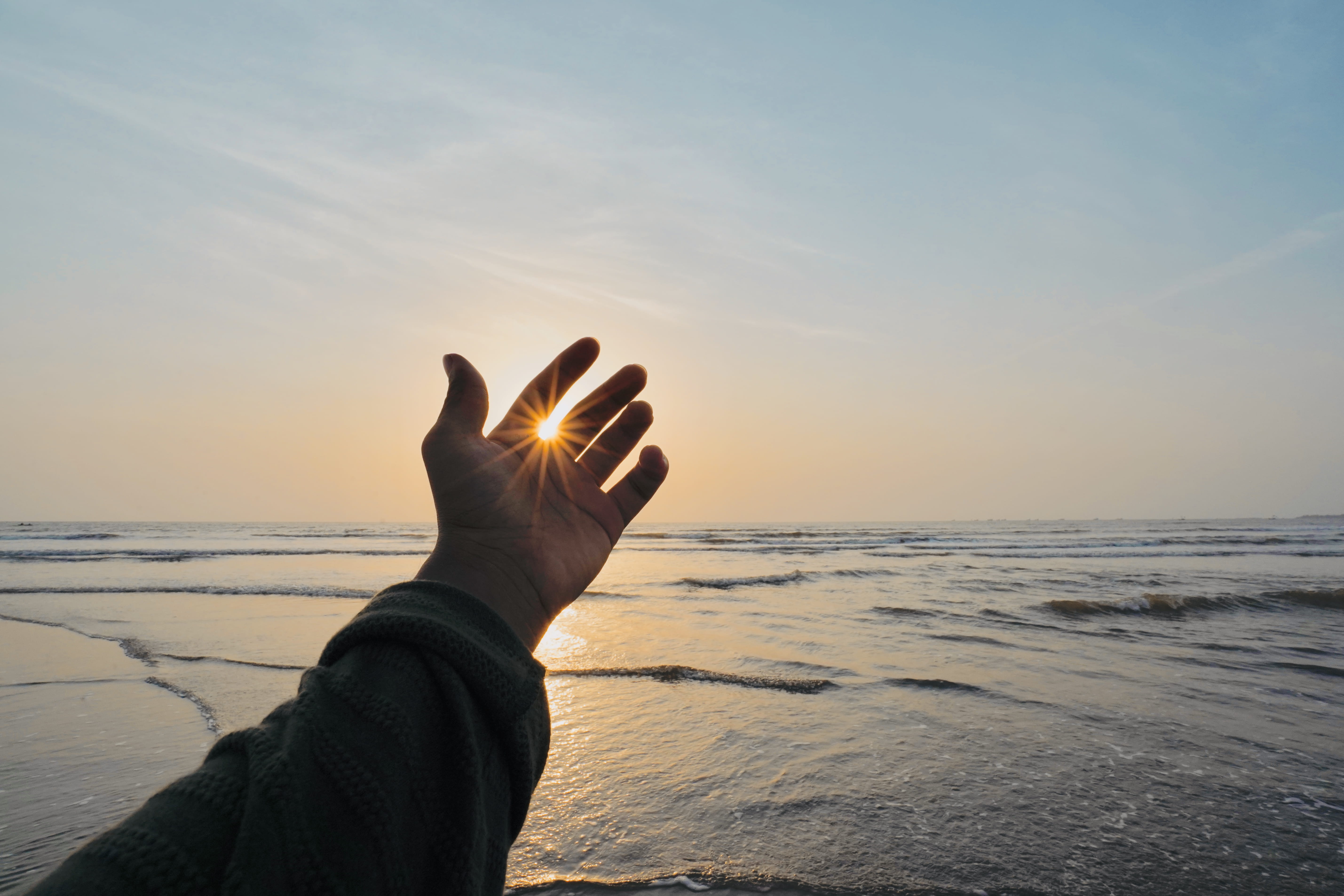 palghar, sun, human body part, hand, ocean, one person, water, sky, personal perspective, 5K, nature, india, beauty in nature, real people, maharashtra, HD Wallpaper