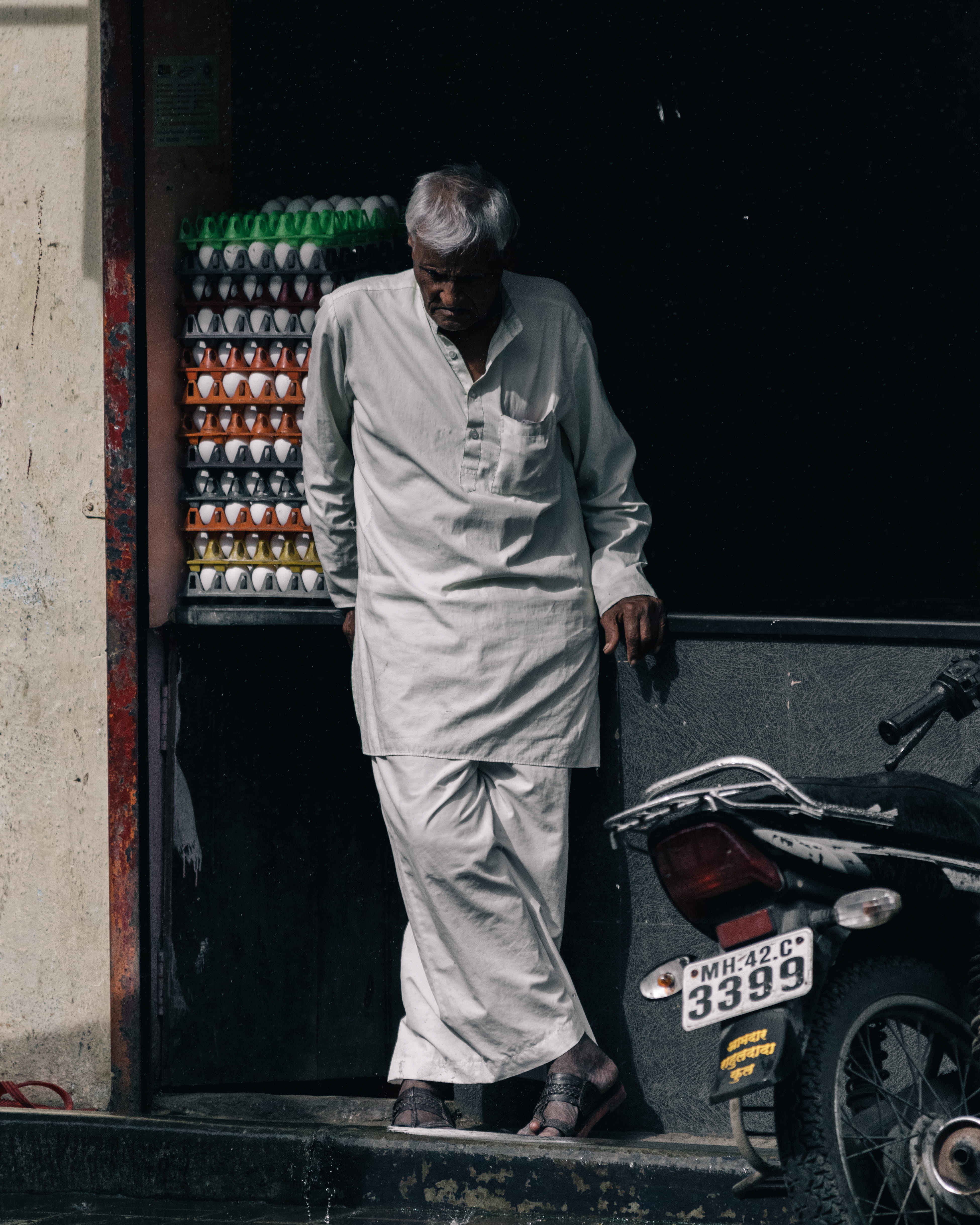 senior adult, local, transportation, elderly, day, casual clothing, one person, urban, near, old, standing, man, land vehicle, egg, occupation, leisure activity, Phone HD Wallpaper