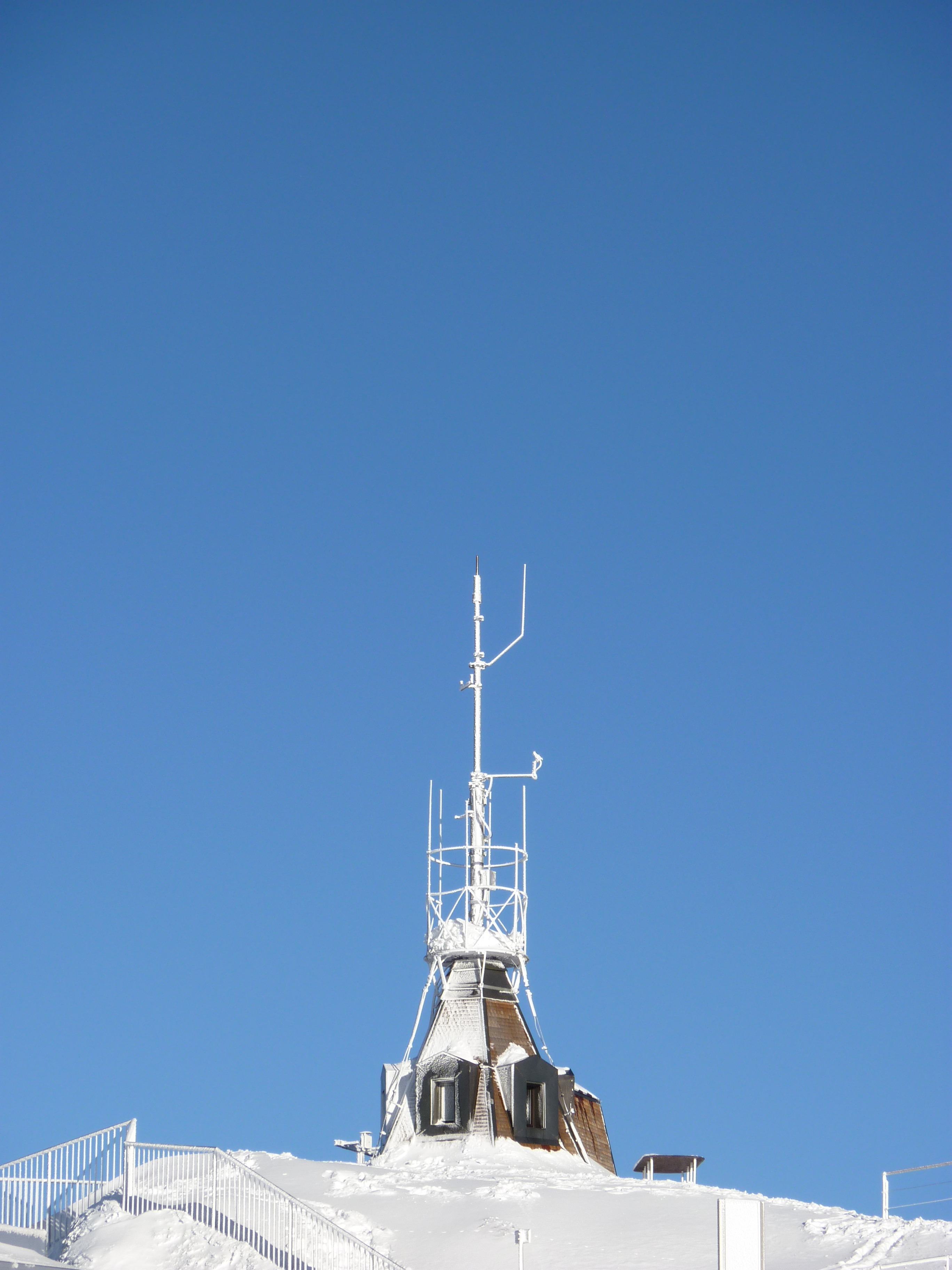 säntis, communication, high section, 2K, antennas, day, delivery, sunlight, built structure, blue, no people, low angle view, roof, outdoors, nature, copy space, Phone HD Wallpaper