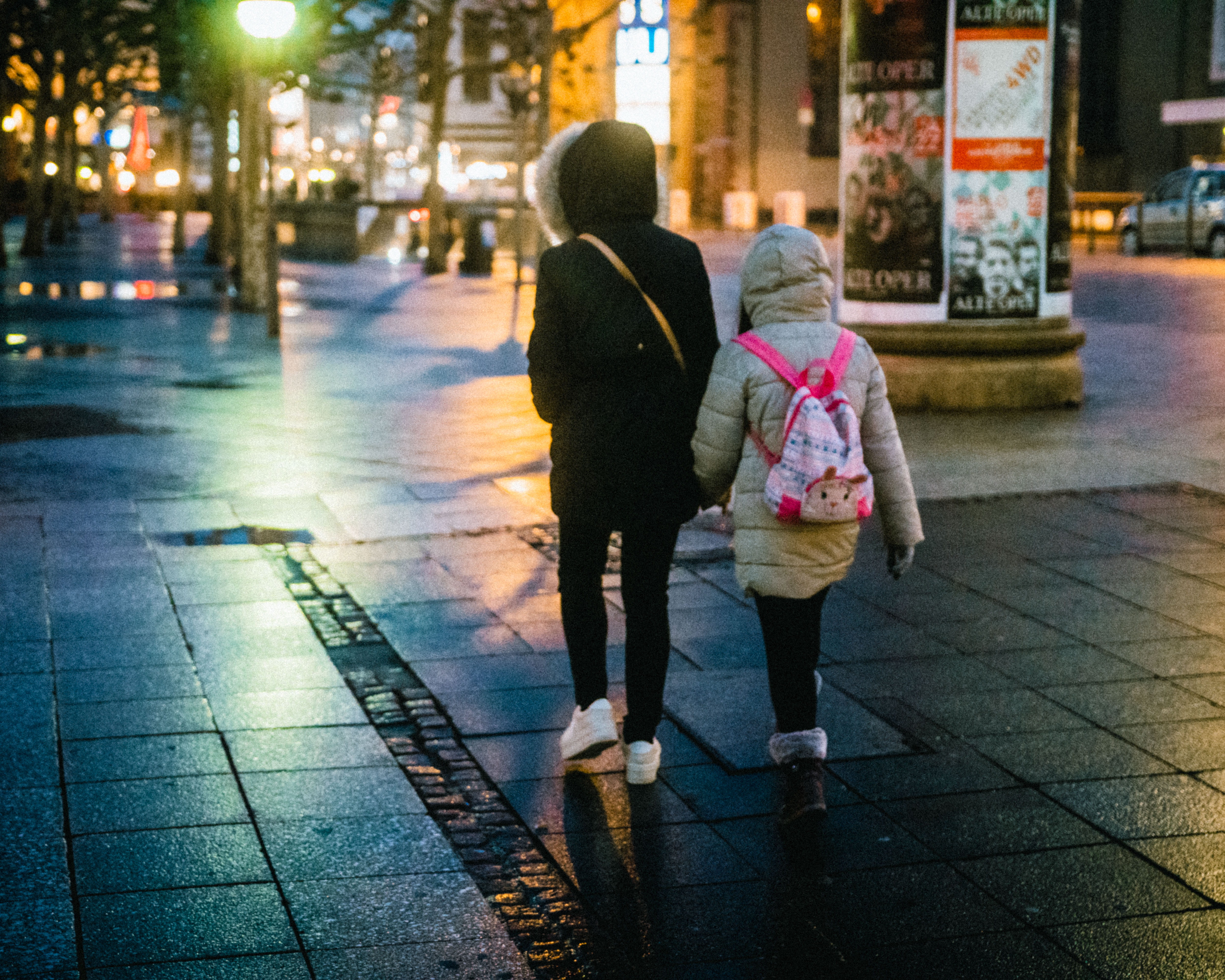 city life, footpath, positive emotion, vehicle, 4K, building, human, automobile, coat, city street, people, path, car, lifestyles, outdoors, clothing, HD Wallpaper