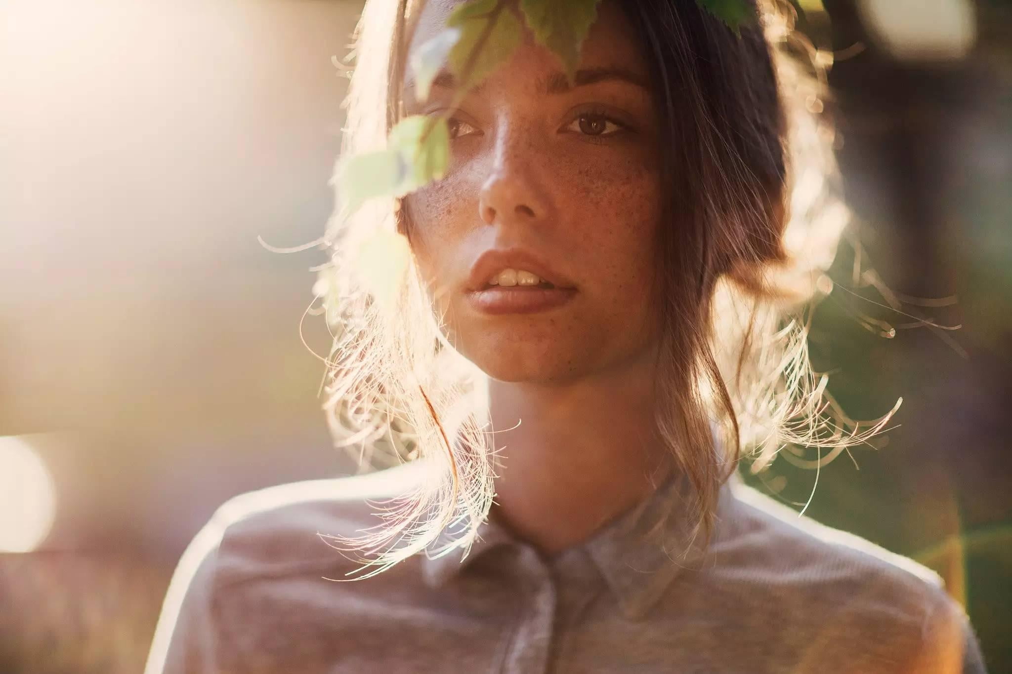 looking away, beauty, day, nature, beautiful woman, lens flare, front view, portrait, Skye Thompson, contemplation, sunlight, hairstyle, looking at camera, HD Wallpaper