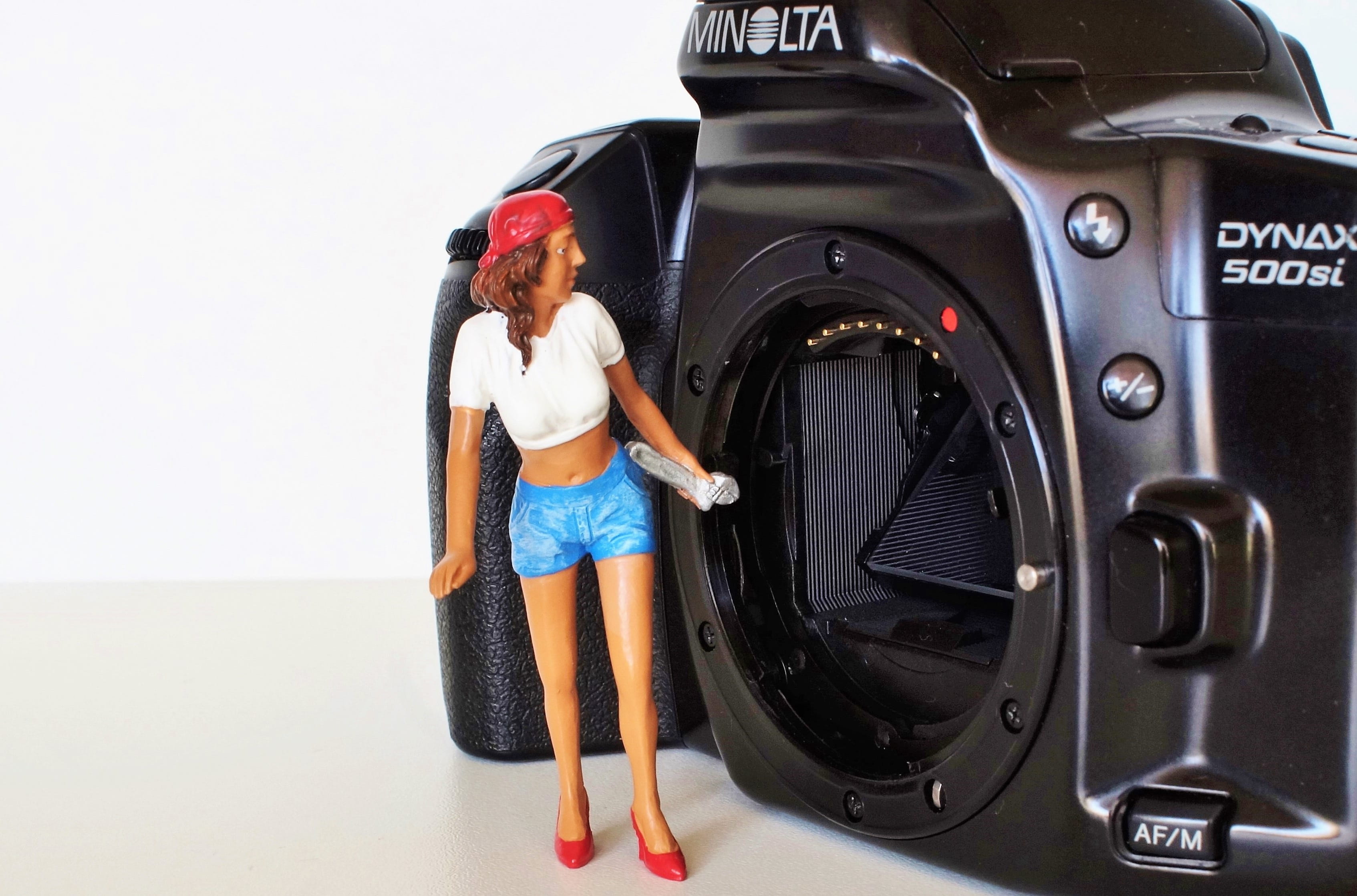 setting mirror, 500si, leisure activity, one Person, old camera, holding, photography, young women, konica, equipment, mode of transportation, young Adult, HD Wallpaper