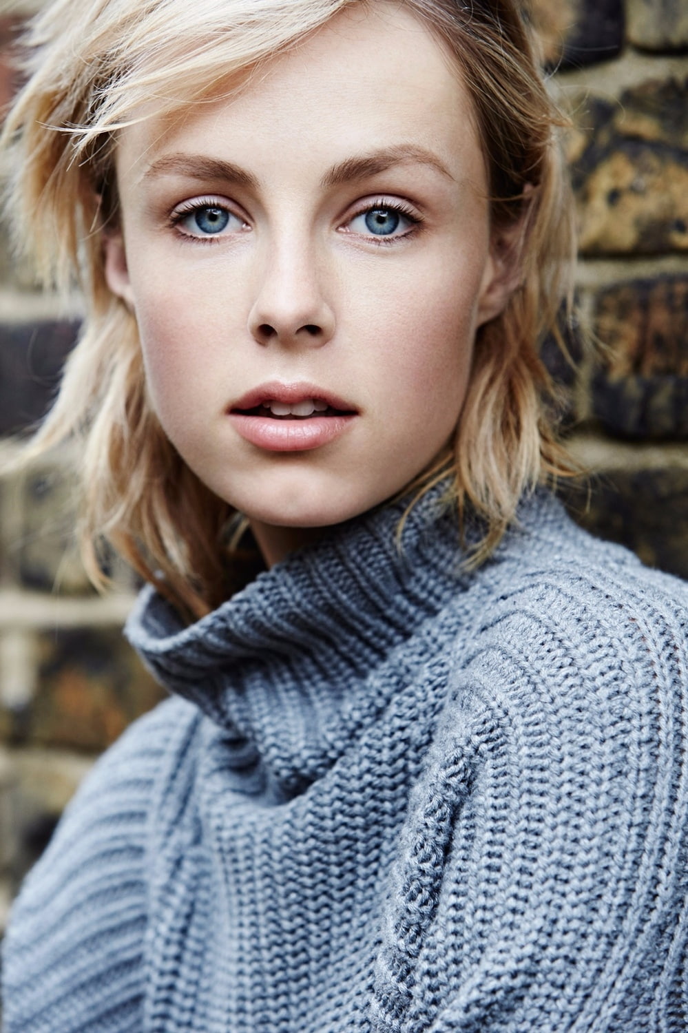 sweater, blond hair, headshot, hairstyle, long hair, scarf, warm clothing, one person, eye, young adult, hair, Edie Campbell, fashion, 720P, clothing, Phone HD Wallpaper