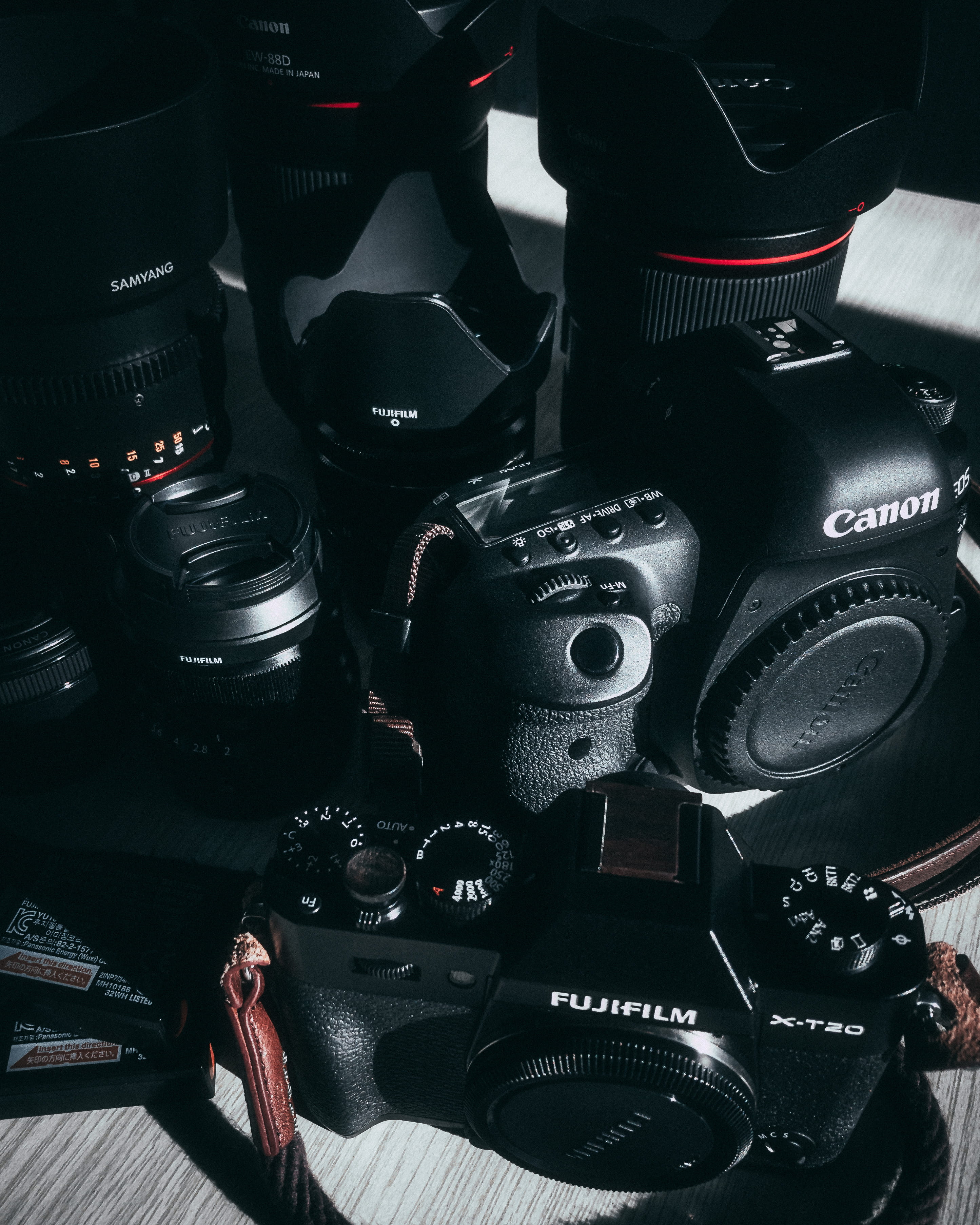 camera - photographic equipment, for sale, product, arrangement, indoors, equipment, black, table, digital camera, close-up, choice, no people, large group of objects, Phone HD Wallpaper