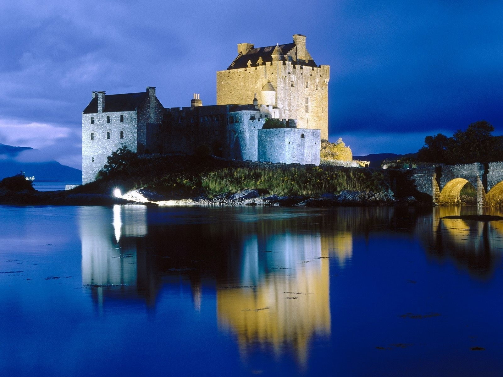medieval, old, built structure, outdoors, Castle, lake, nature, illuminated, dusk, Island, travel destinations, no people, sky, the past, River, Night, HD Wallpaper