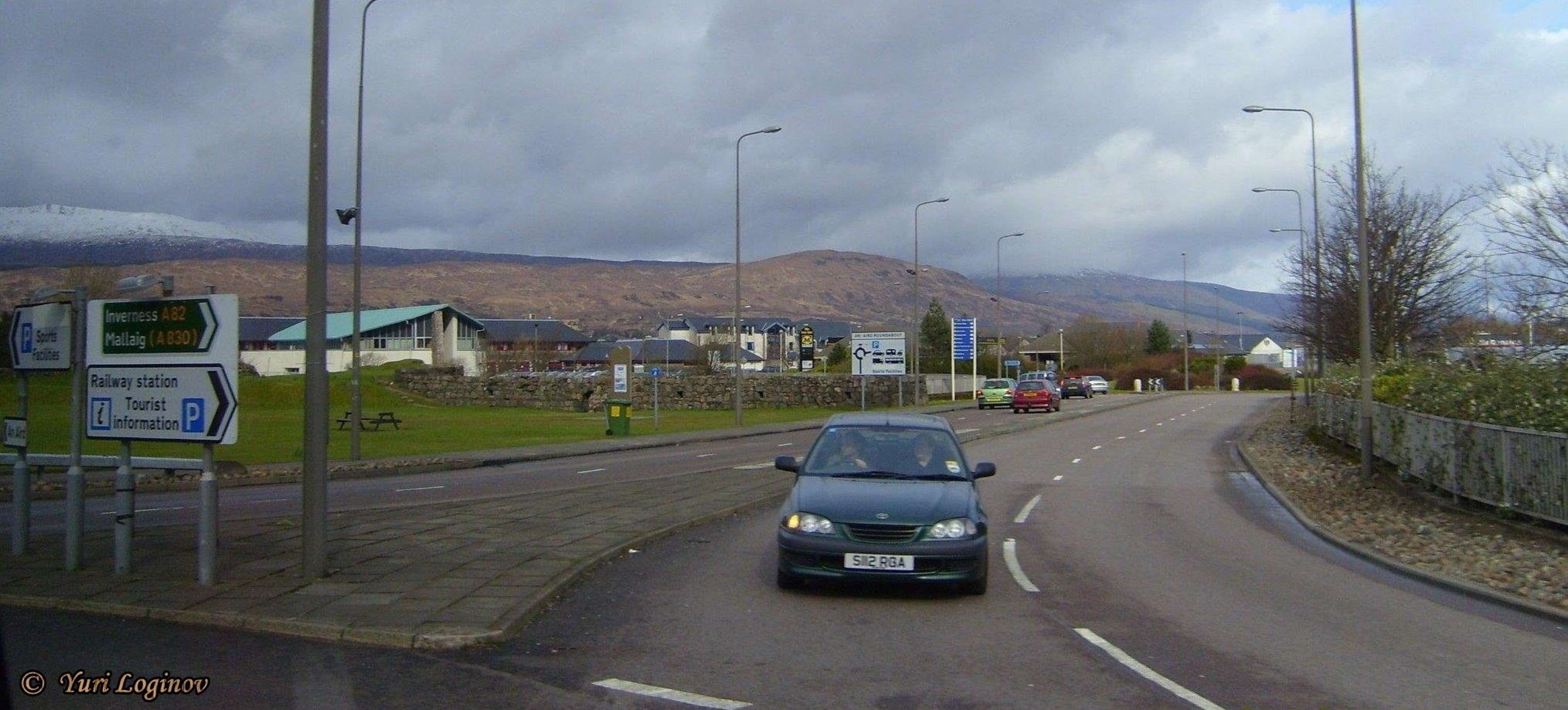 car, scotland, street, no people, building exterior, architecture, mode of transportation, road, fort william, symbol, building, city, sky, 2K, transportation, HD Wallpaper