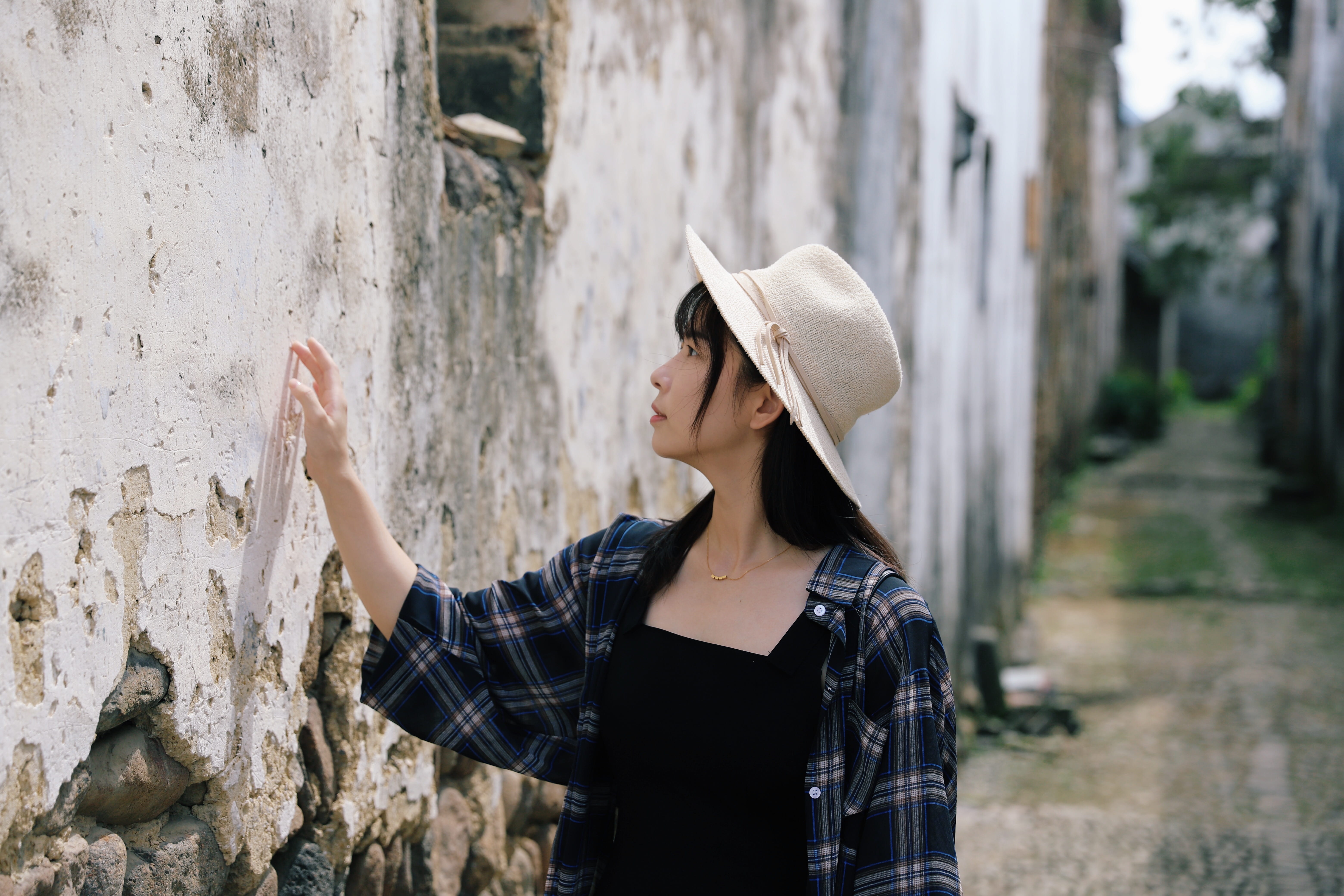wall, wall - building feature, adult, touching, cowboy hat, soil, rubble, rock, street, focus, crypt, hat, clothing, town, person, looking, ground, road, HD Wallpaper