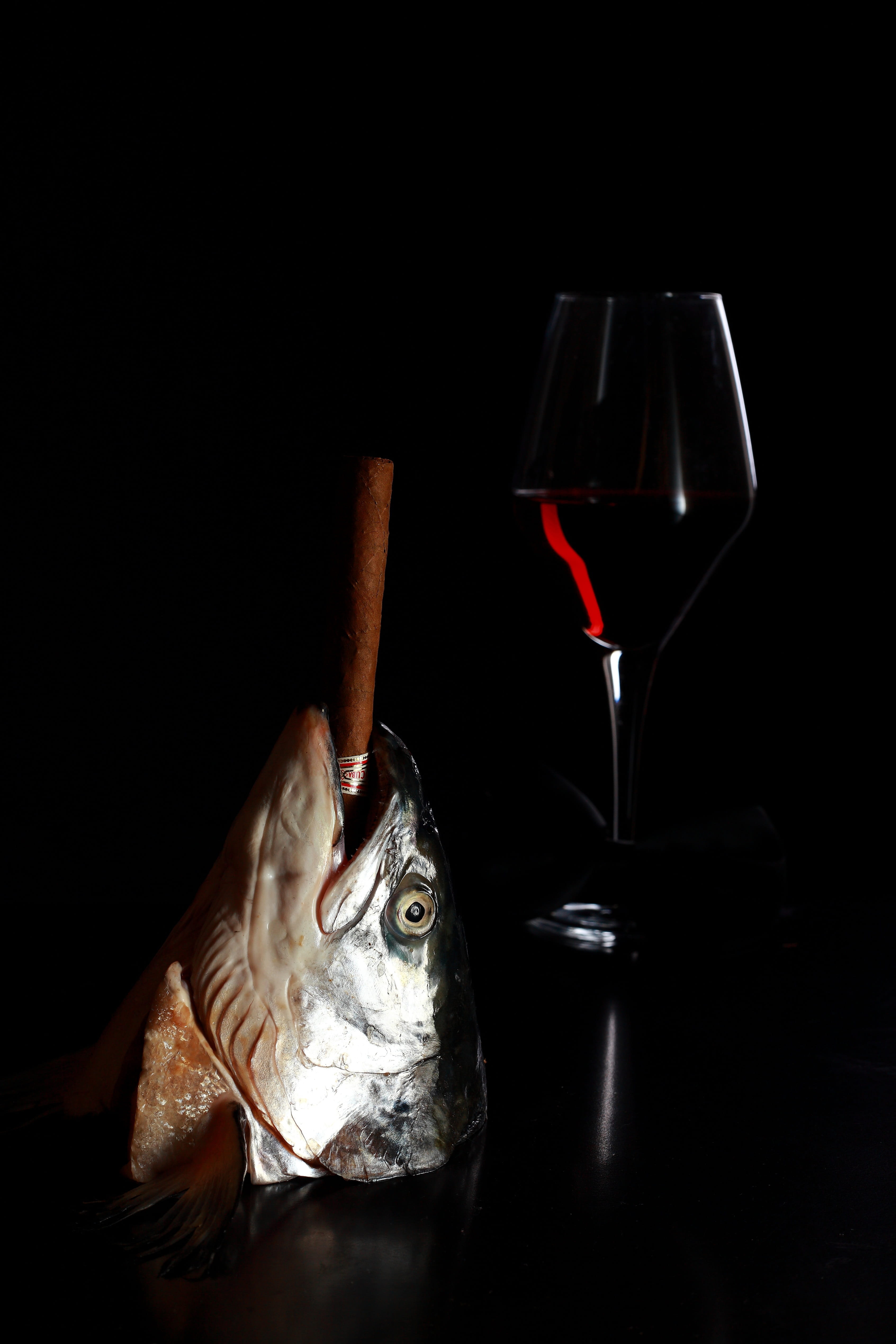 glass, opinions, fine arts, photo, drink, black background, killer, freshness, conceptual, red, idea, beautiful, Cigar, eyes, wealth, refreshment, beauty, Phone HD Wallpaper