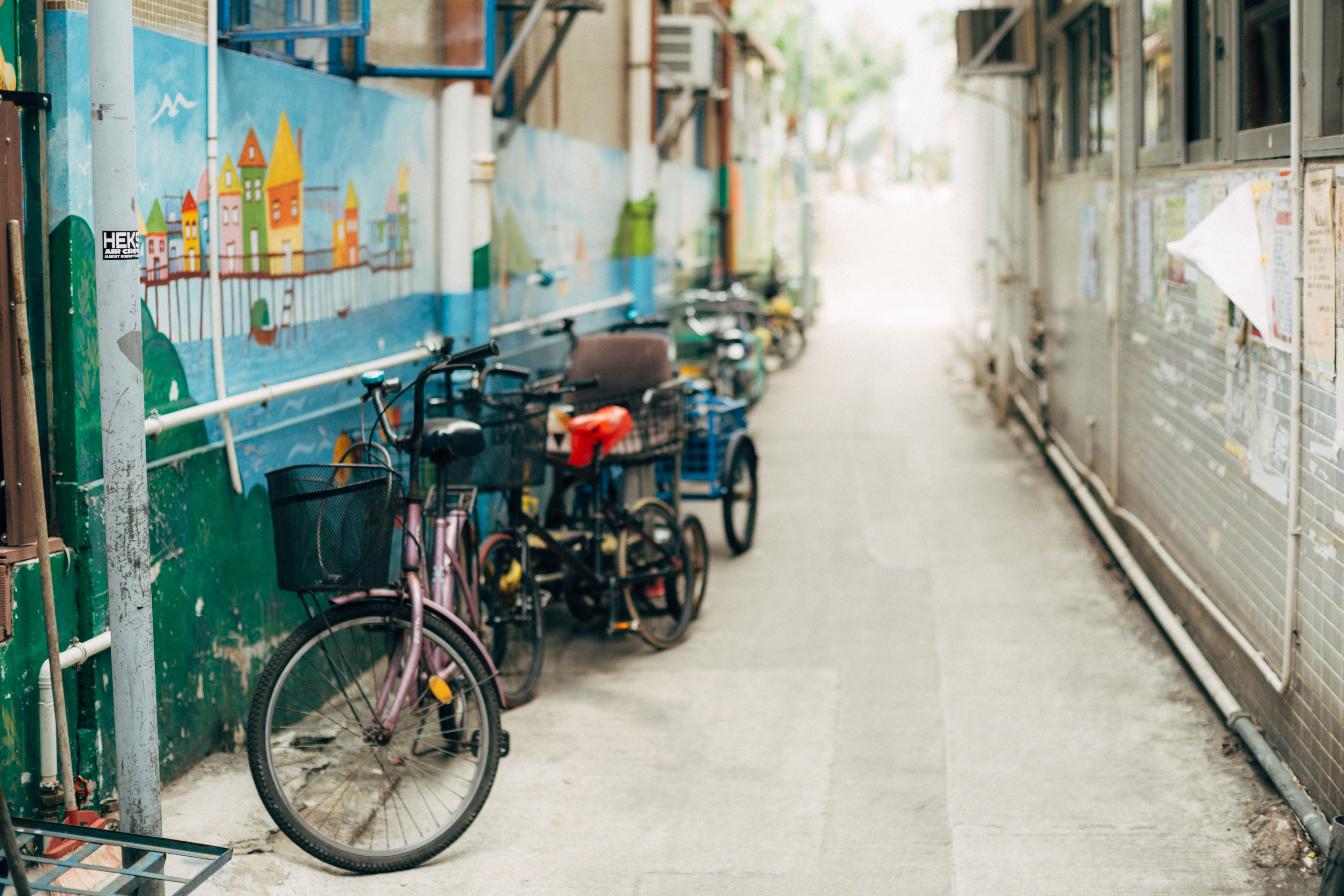 beside, wall, urban, direction, city, machine, wheel, street, 5K, footpath, path, transportation, walkway, selective, bike, focus, mode of transportation, HD Wallpaper