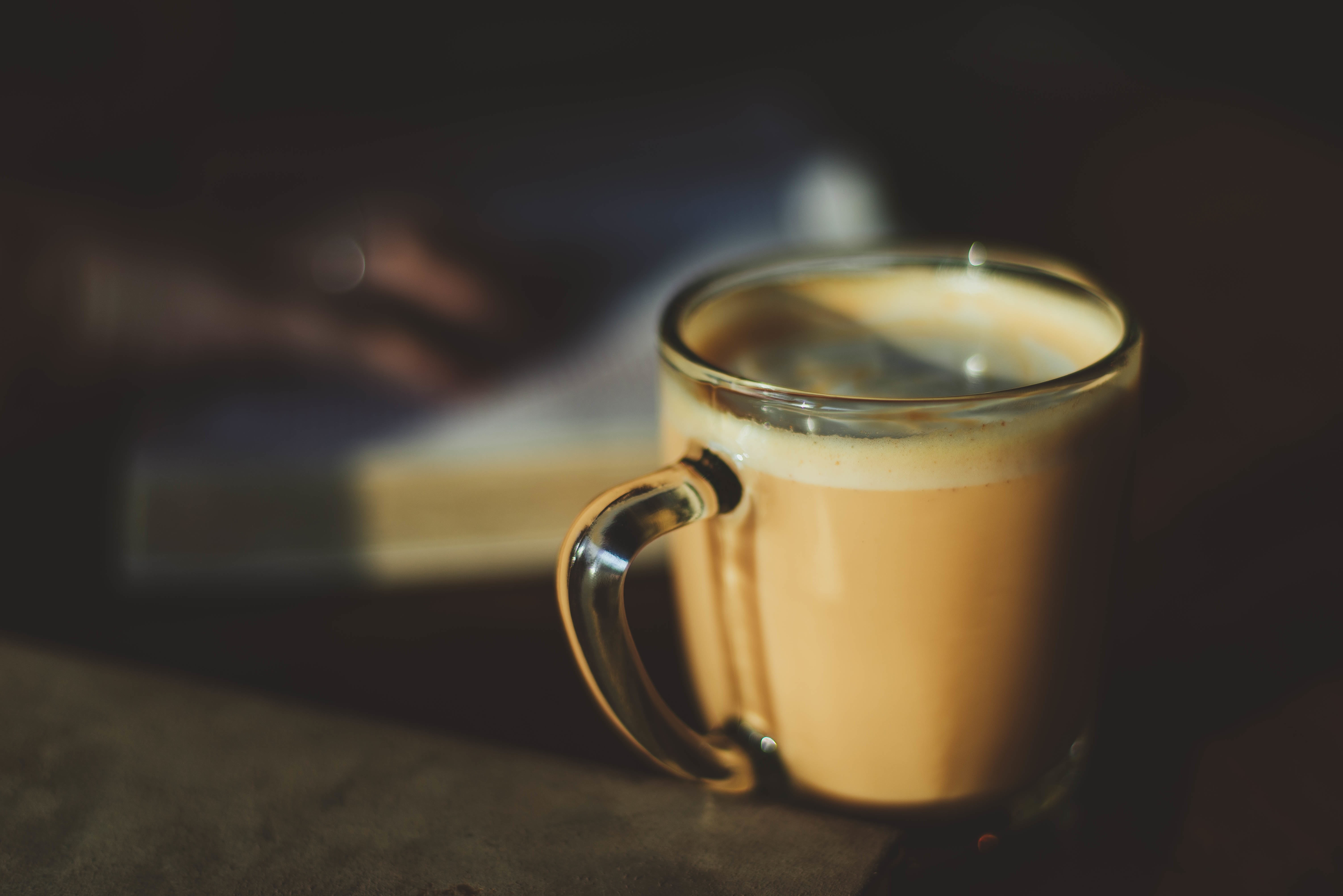 clear, focus, drink, latte, cafe, milk, tea, focus on foreground, healthy eating, table, 5K, mug, food and drink, drinking glass, tea - hot drink, freshness, HD Wallpaper
