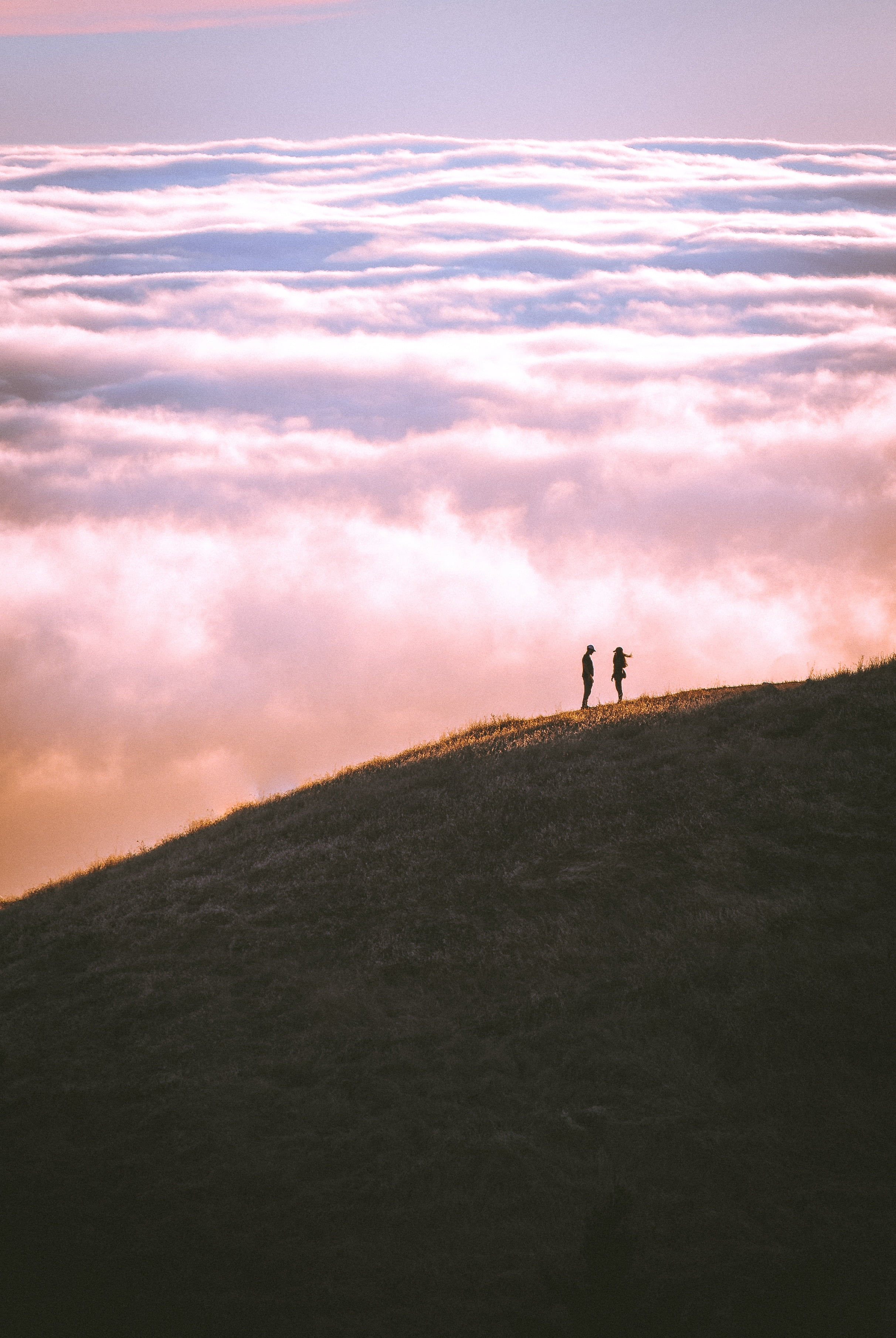 sunset, silhouette, silhouettes, people, 2K, environment, leisure activity, hill, cloud - sky, nature, clouds, men, mountain, standing, landscape, sky, Phone HD Wallpaper
