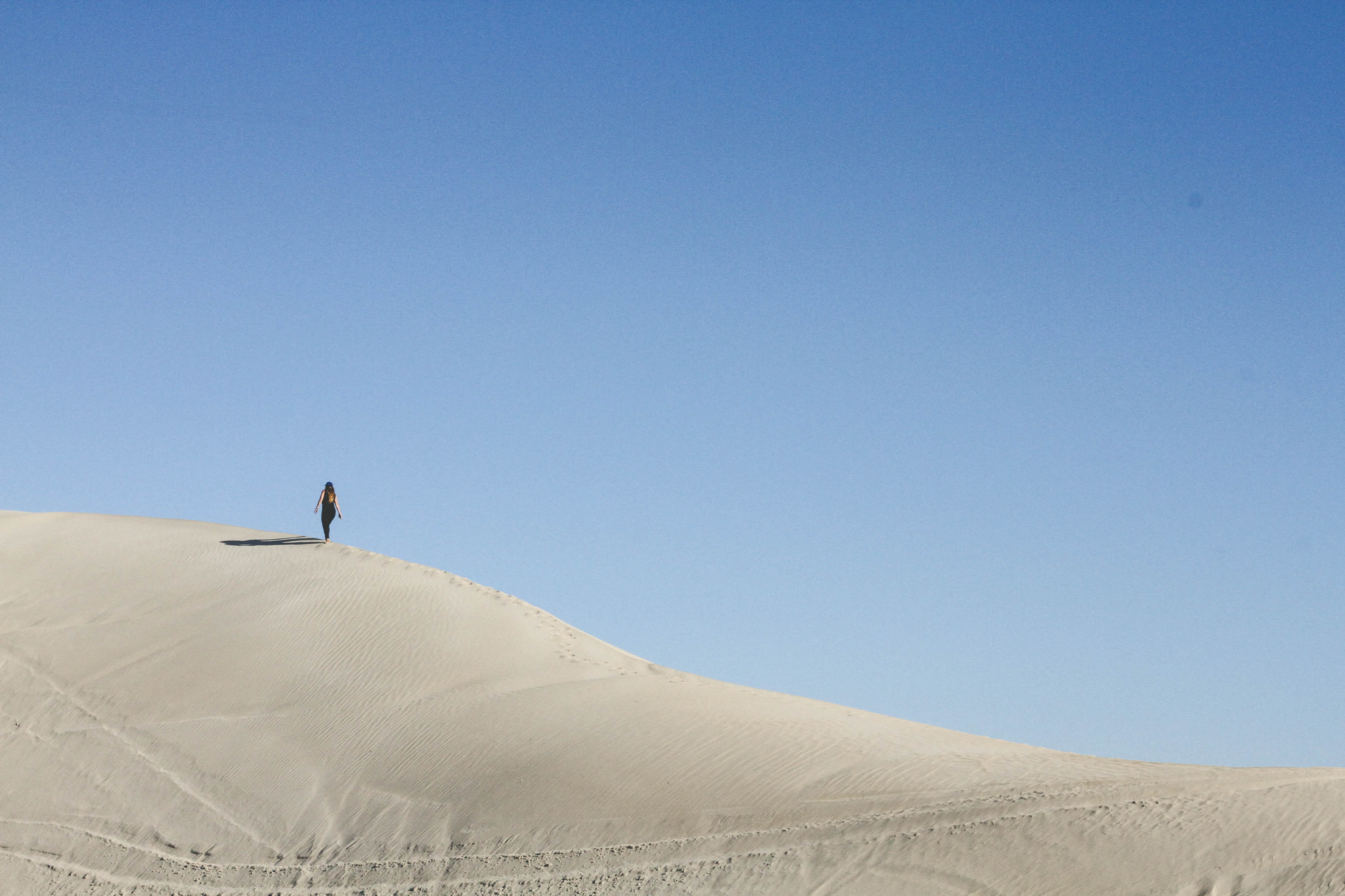 australia, outdoors, sand, desert, mountain top, girl, alone, land, full length, day, sky, scenics - nature, looking at view, coast, clear sky, landscape, HD Wallpaper