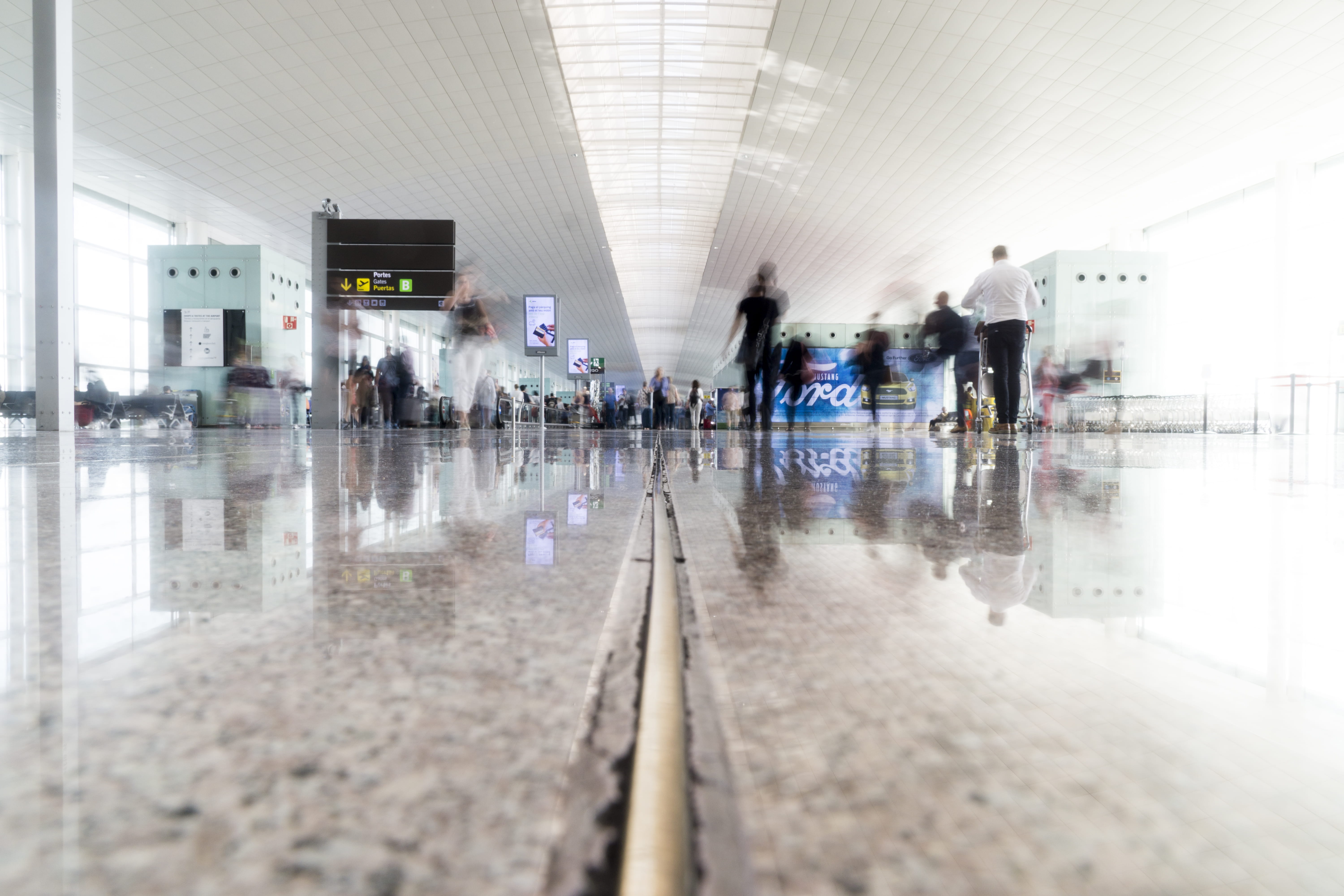 men, travel, ceiling, airport, floor, adult, flooring, walking, interior, reflection, people, 5K, windows, motion, business, air, real people, station, HD Wallpaper