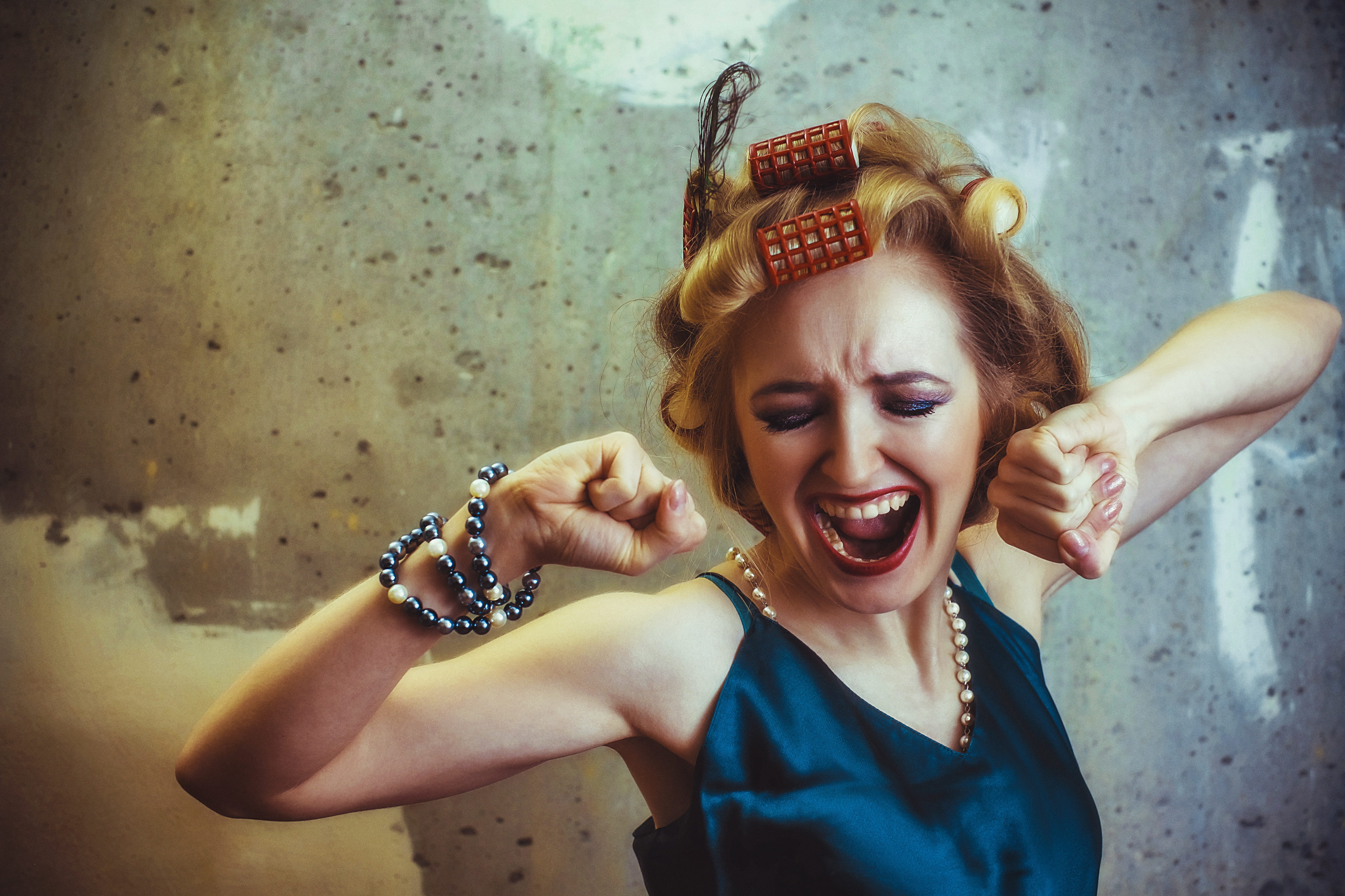 hairstyle, retro, females, emotion, fashion, smiling, jazz, happiness, positive emotion, cheerful, young women, blonde, makeup, model, hair, women, necklace, HD Wallpaper