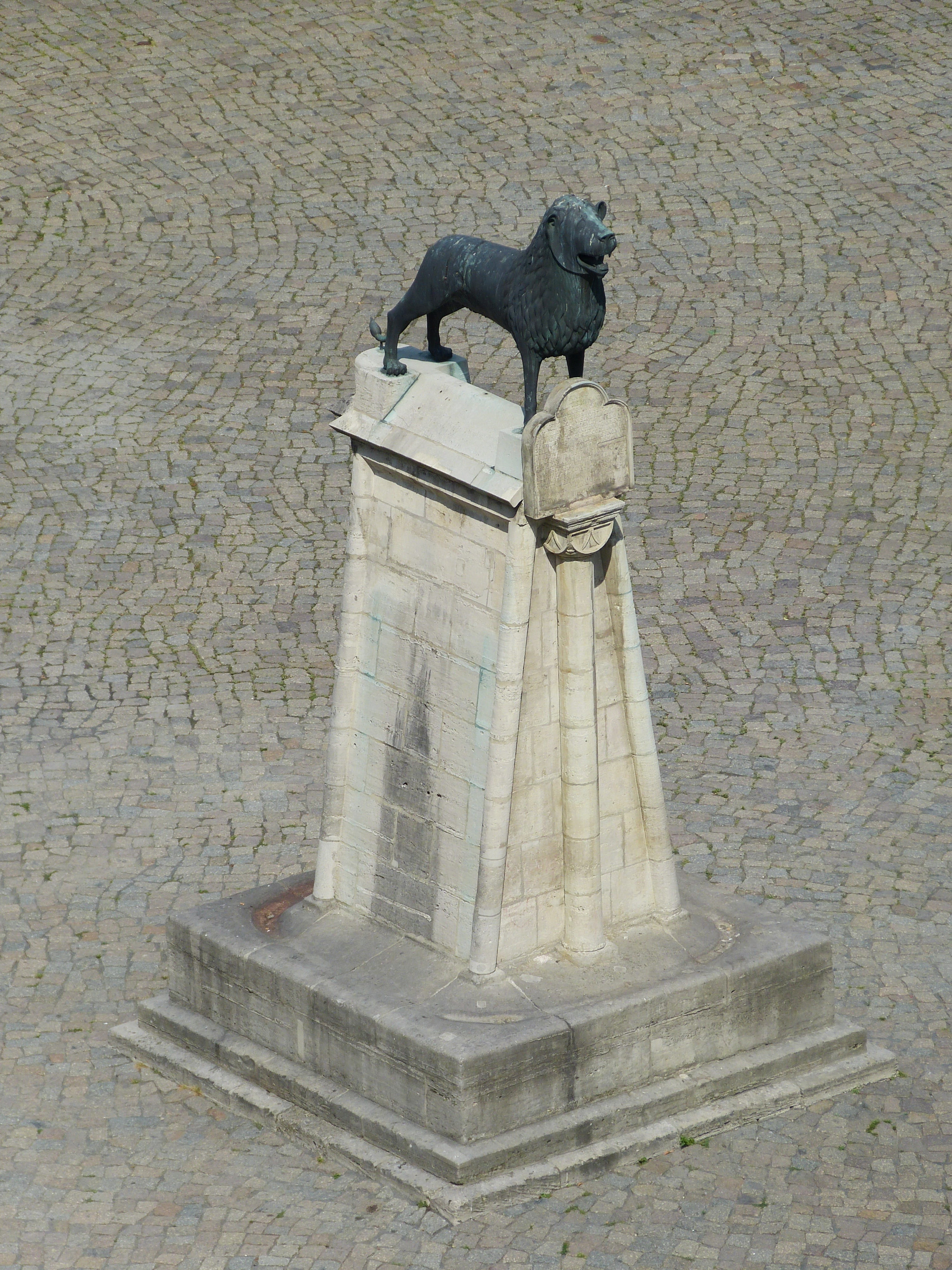 creativity, sculpture, tourism, statue, figure, old town, dankwarderode, architecture, the past, Braunschweig, no people, animal themes, craft, castle, Phone HD Wallpaper