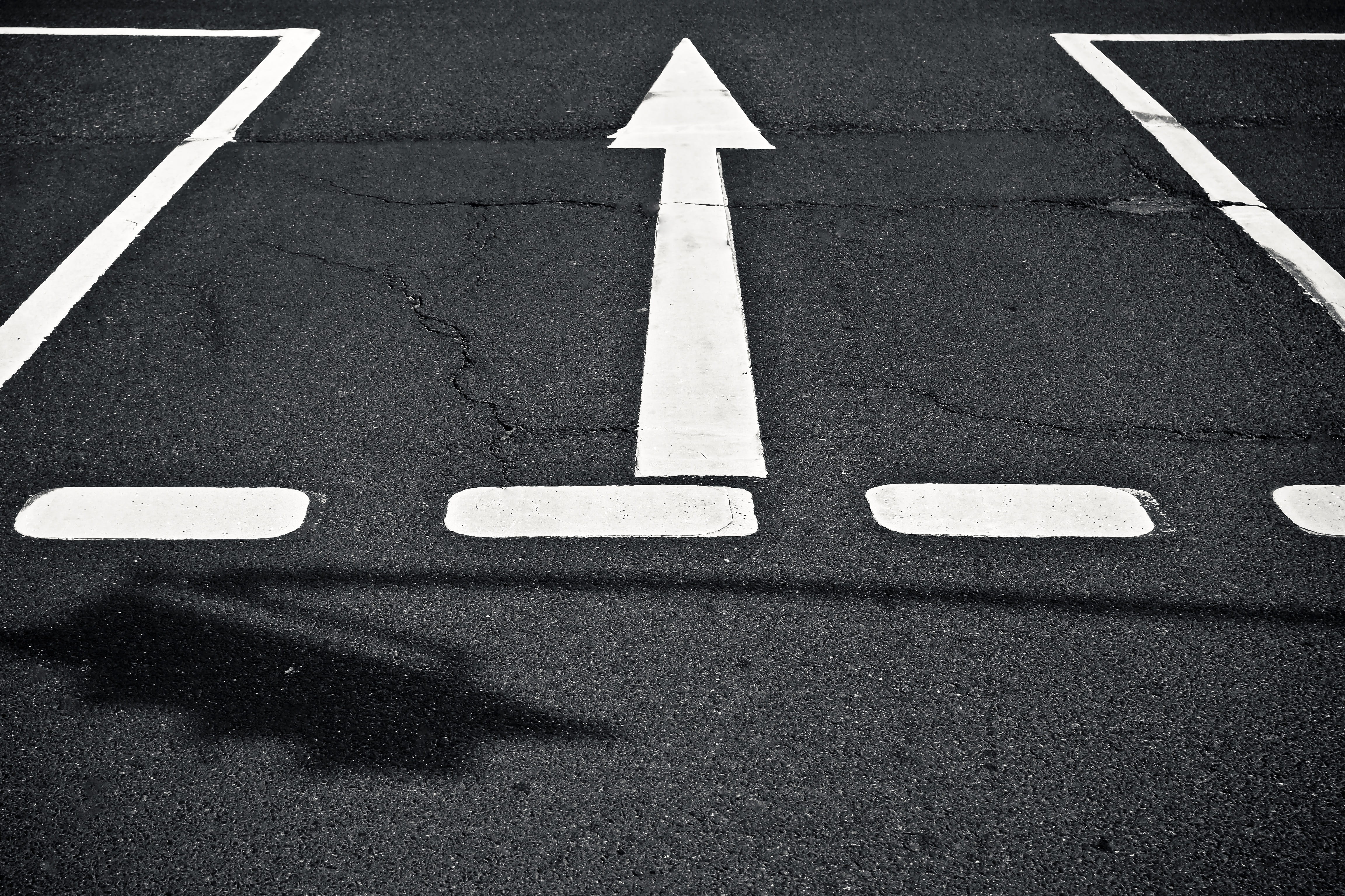 communication, black and white, contrast, mark, traffic, track mark, marking, day, the way forward, arrow, directional sign, street, traffic lights, grey, HD Wallpaper