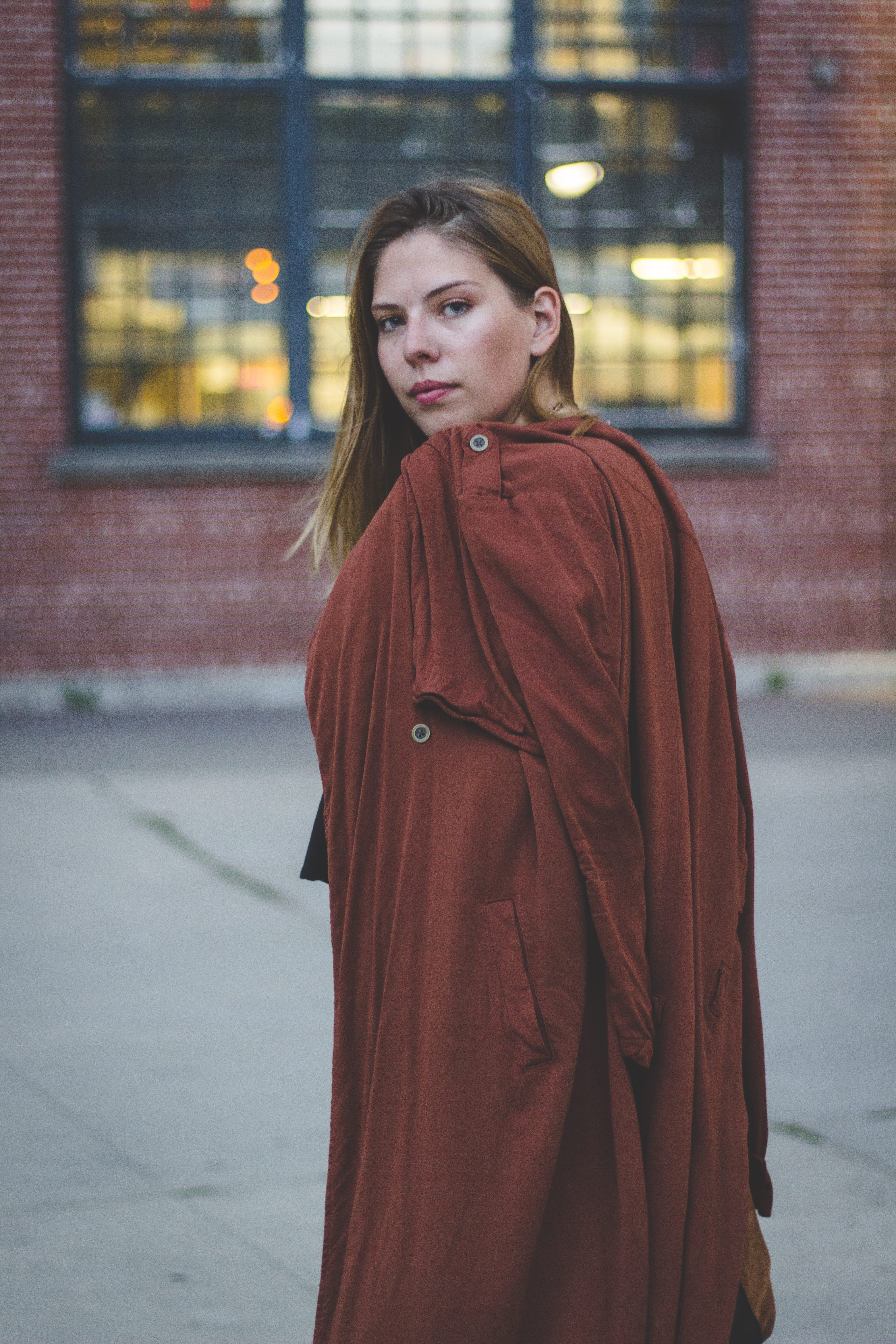 trench coat, portrait, young women, lifestyles, holding, 5K, woman, leisure activity, waist up, coat, mode, architecture, human, standing, sleeve, bronzer, Phone HD Wallpaper