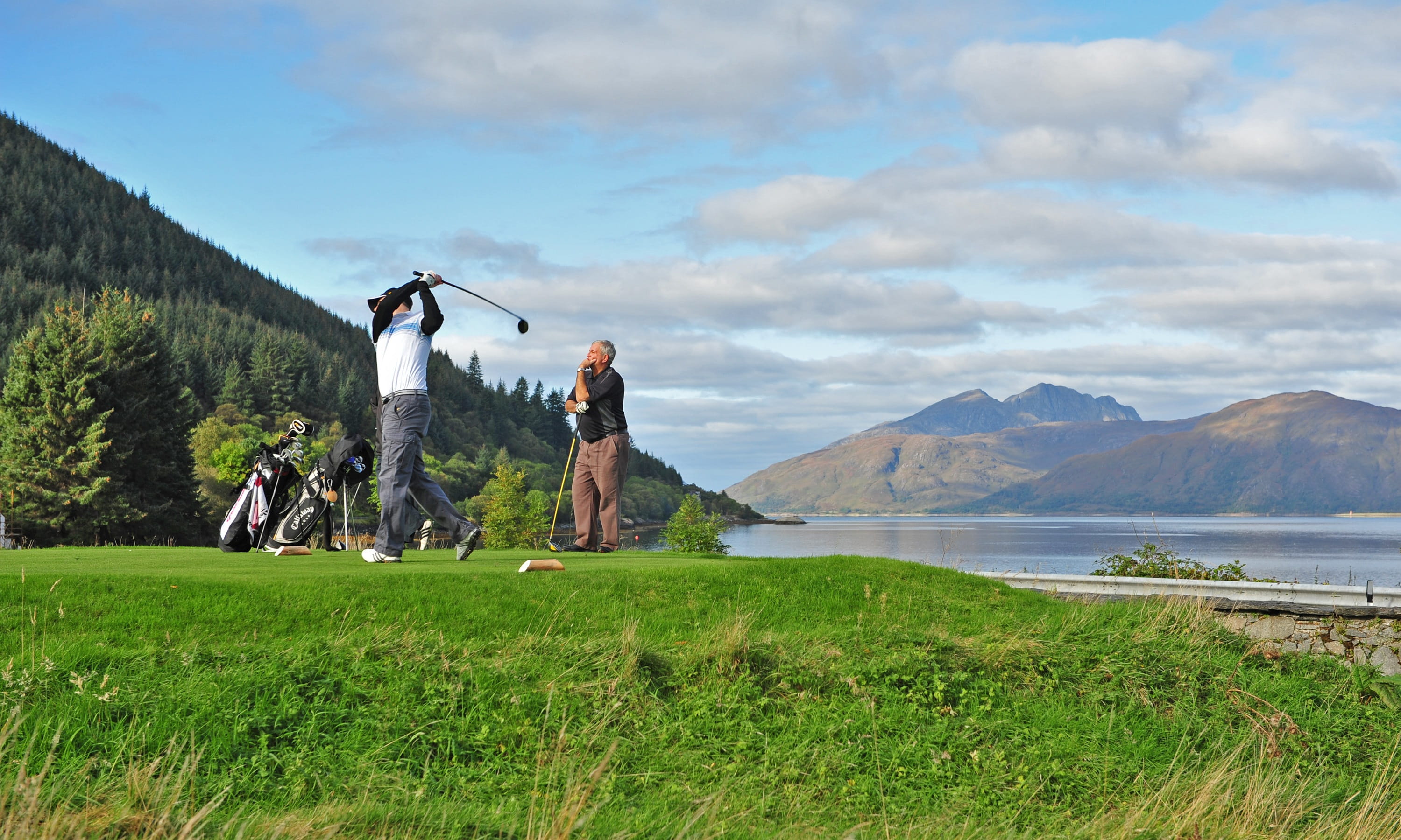 scenics, plant, outdoors, mountain, real people, black, lake, Scottish Golf, green, group of people, playing, sky, golf, beauty in nature, landscape, field, HD Wallpaper