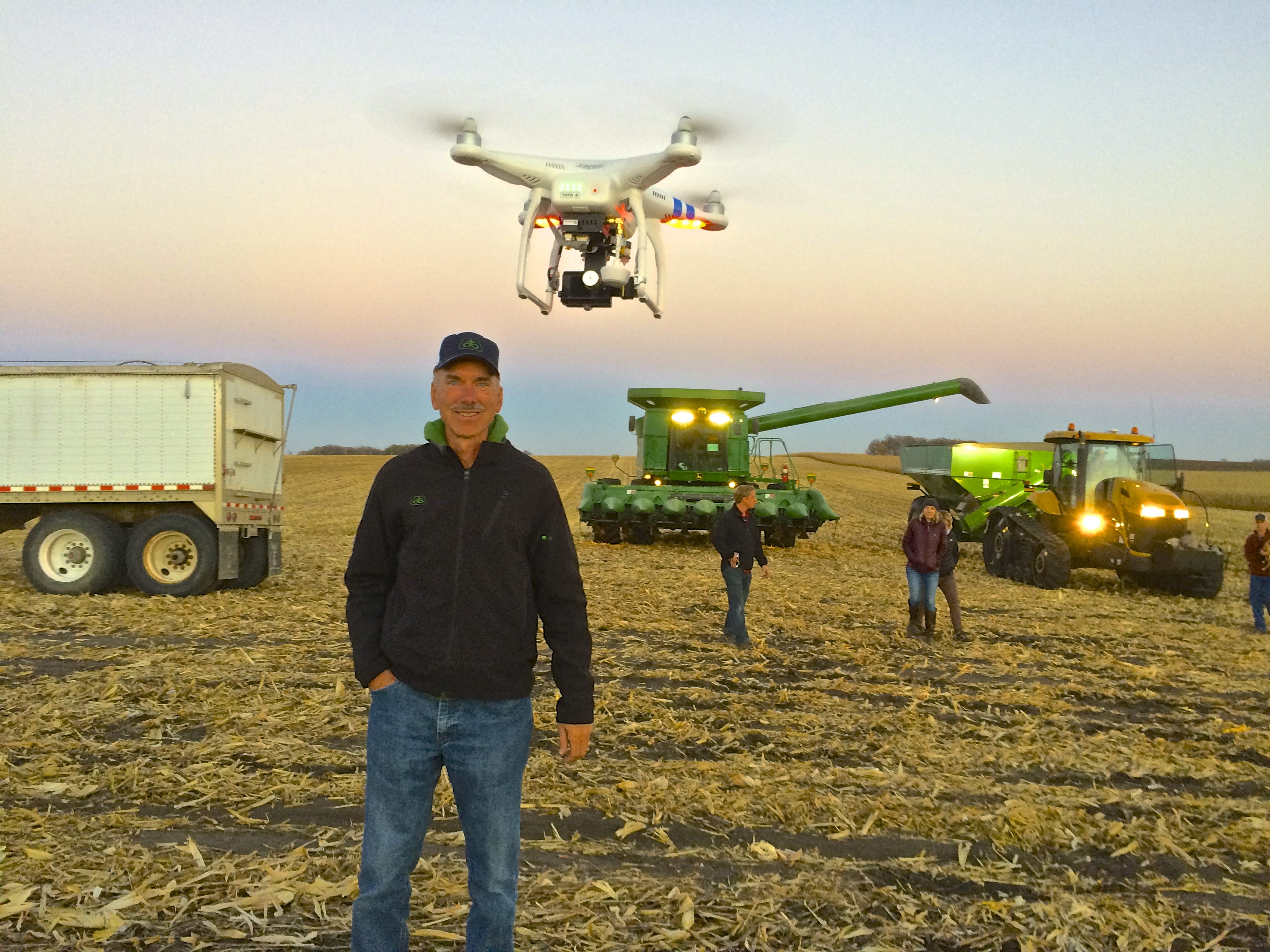 mid-air, group of people, incidental people, looking at camera, drone, farm, united states, sky, corn, land, mode of transportation, airport, work, real people, HD Wallpaper