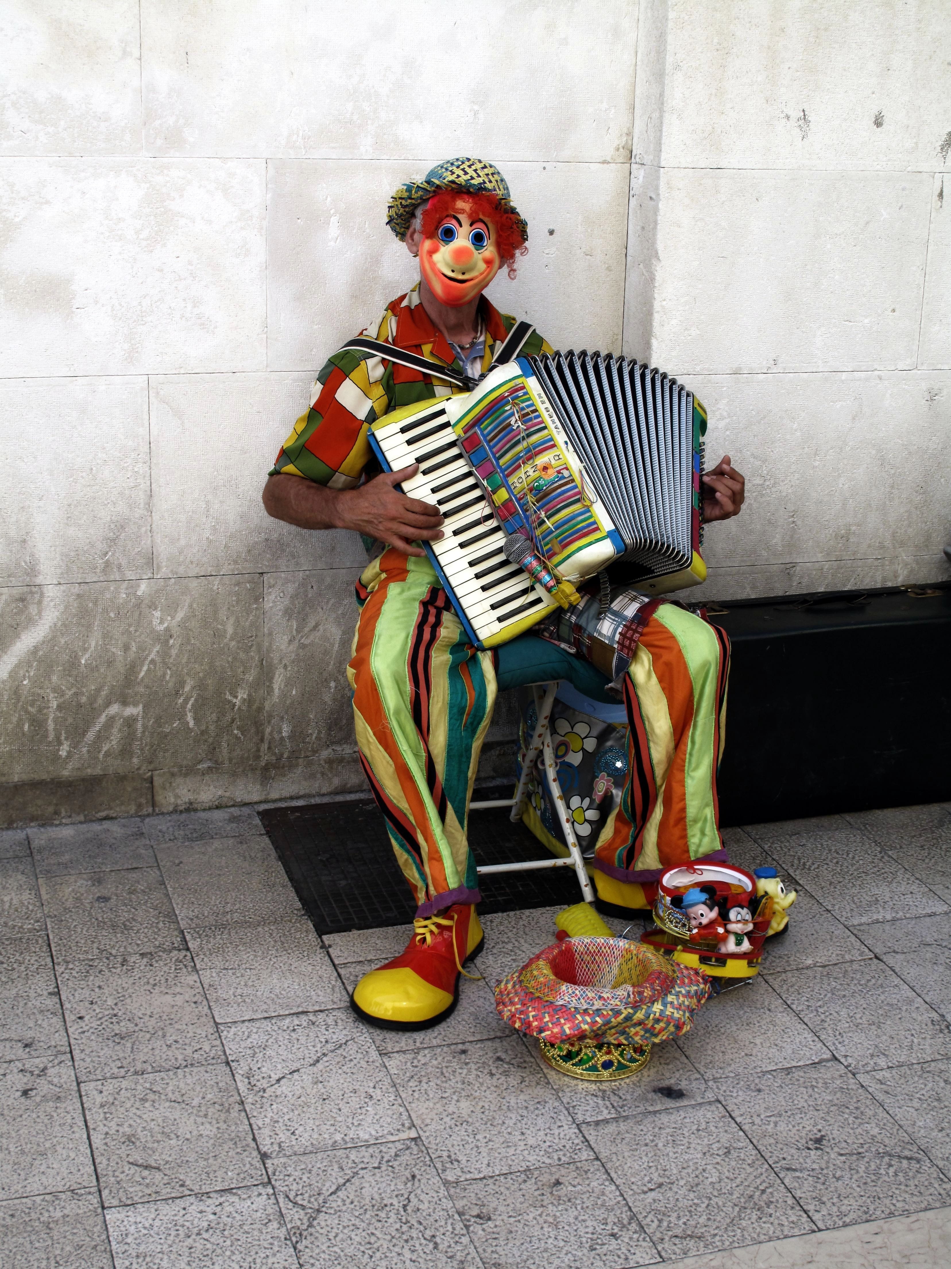 adults only, day, Clown, only men, 4K, lifestyle, sitting, one person, art and craft, representation, full length, Accordion, mid adult, men, human representation, Phone HD Wallpaper