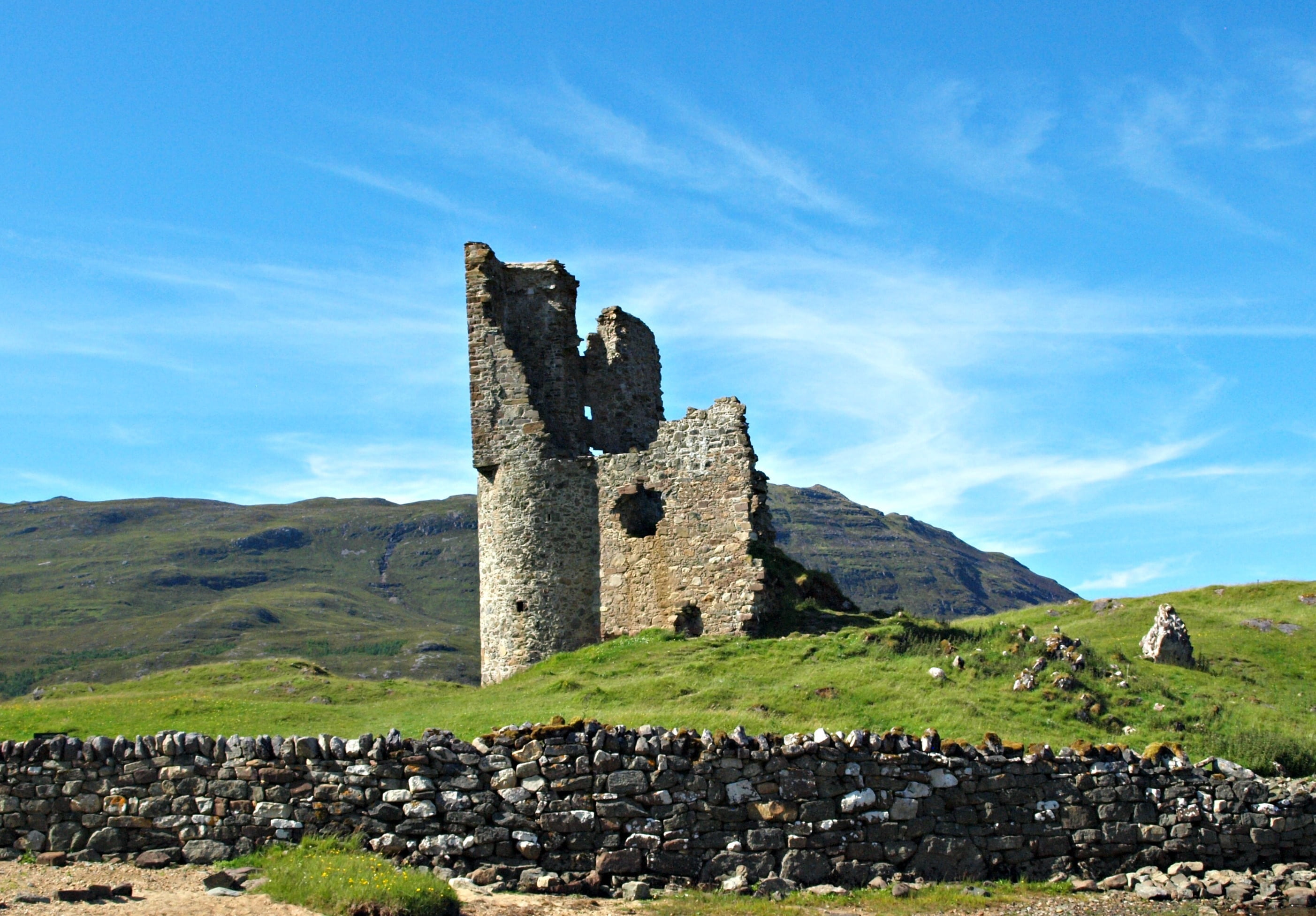 ardvreck castle, no people, abandoned, old, the past, stone wall, travel destinations, deterioration, mountain, scotland, ruined, day, historic, fort, old ruin, HD Wallpaper