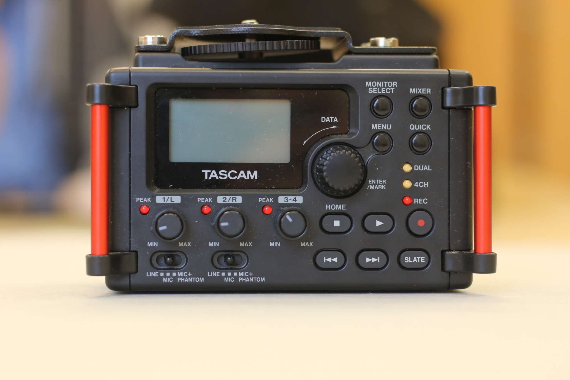 camera - photographic equipment, equipment, technology, digital camera, table, indoors, no people, single object, old, close-up, photography themes, digital viewfinder, HD Wallpaper
