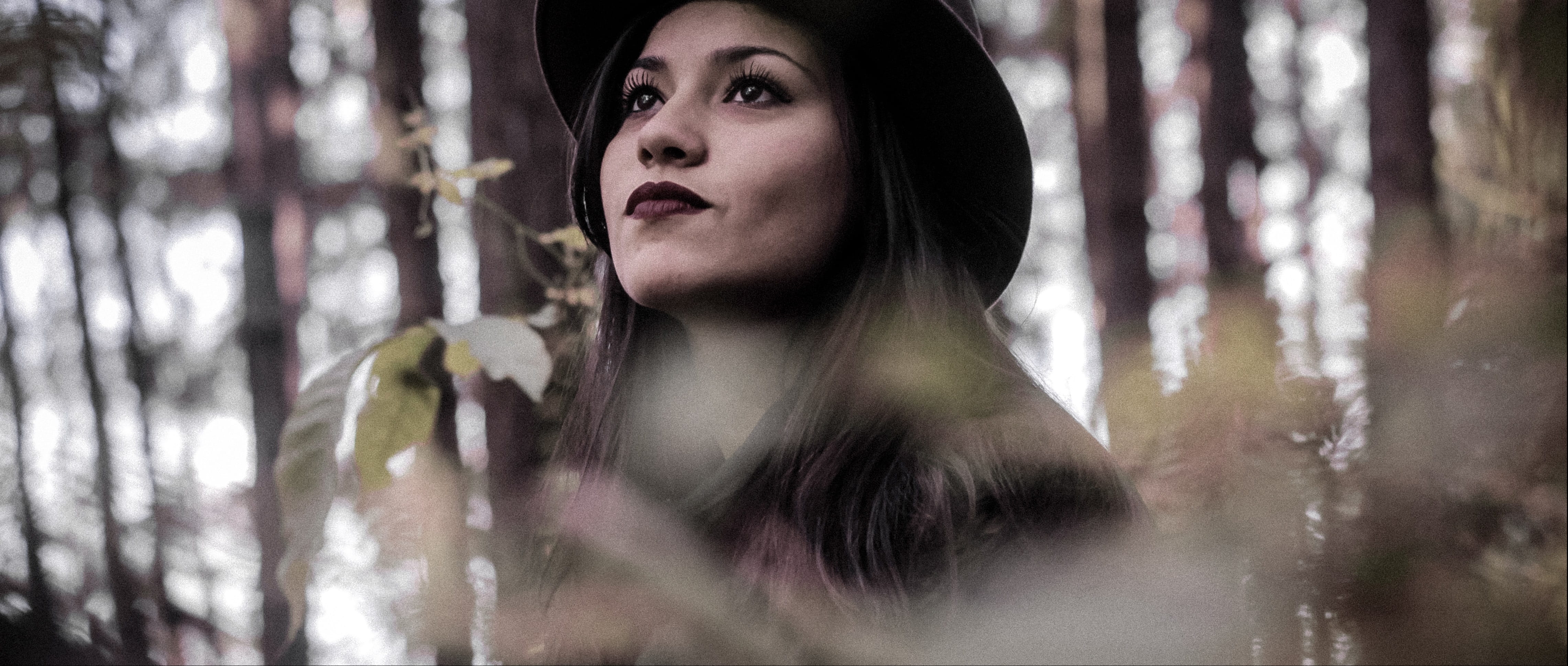 one person, canon 60d, wood, woodland, tree trunk, young adult, 55mm 1.8, long hair, brazil, women, beauty, looking, forest, beautiful woman, tumblr, tress, HD Wallpaper