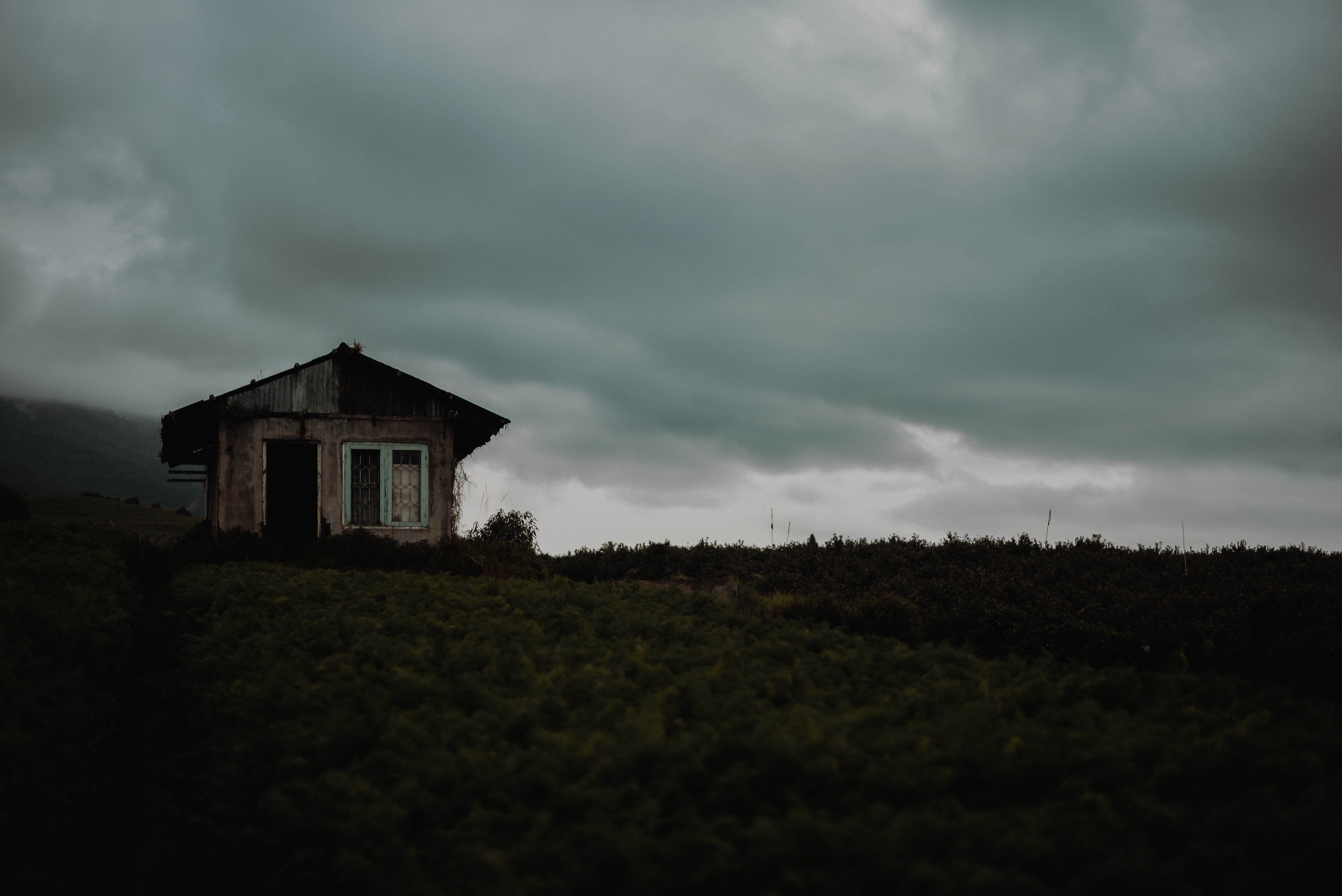 nature, 5K, outdoors, villa, cottage, field, built structure, building exterior, overcast, residential district, no people, housing, cloudy, shelter, house, HD Wallpaper