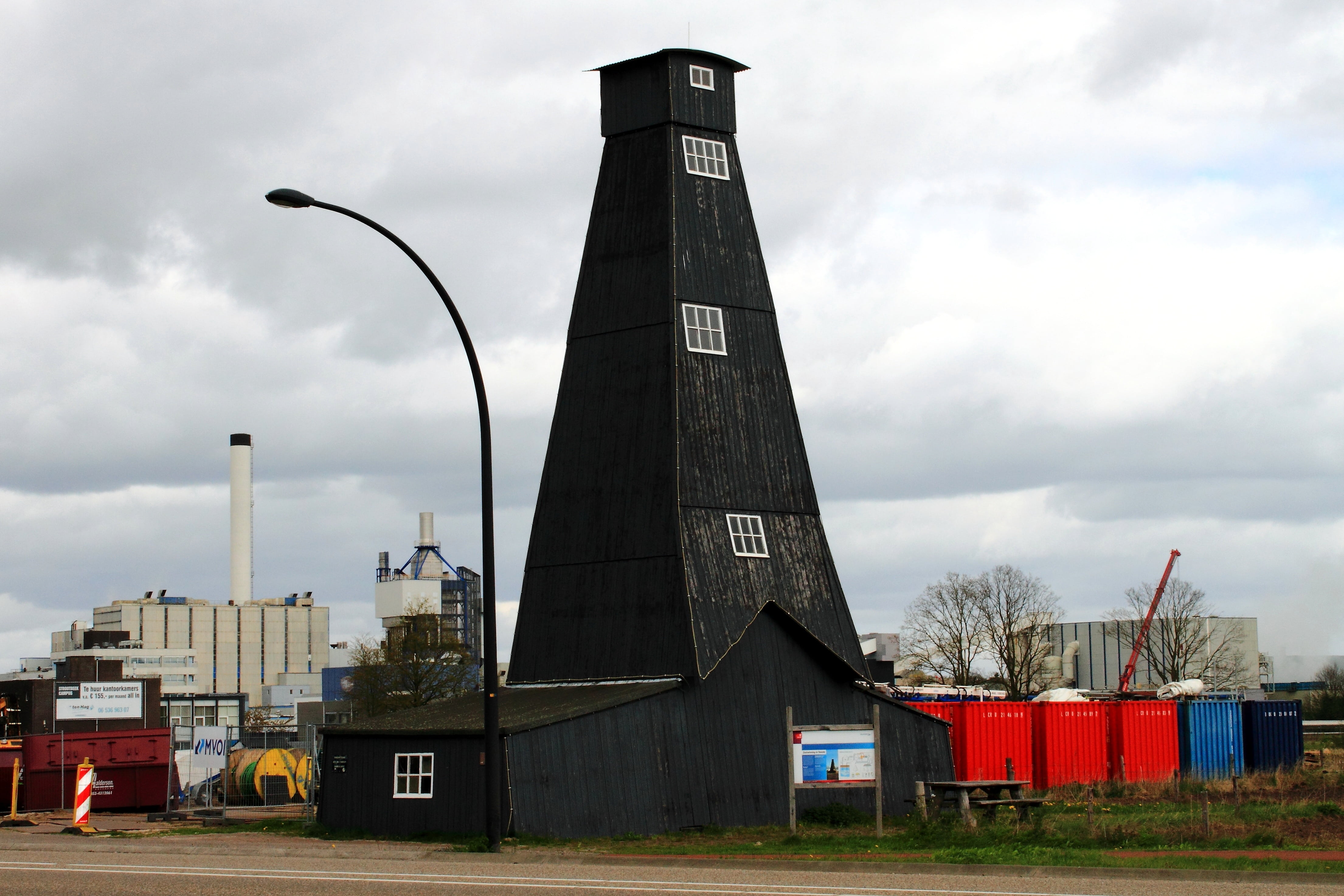 building exterior, sky, plant, 4K, nature, cloud - sky, building, derrick, tower, overcast, tree, factory, built structure, outdoors, industry, twente, HD Wallpaper