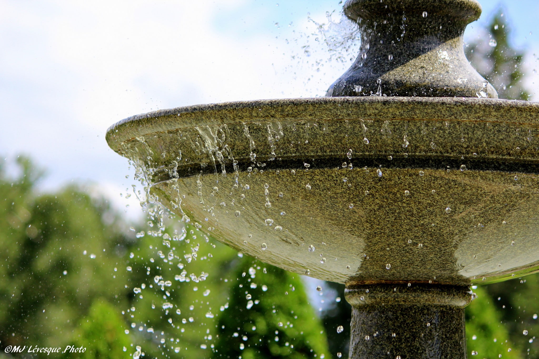 falling, falling water, wet, drop, motion, 1080P, food and drink, outdoors, no people, architecture, focus on foreground, splashing, green color, spraying, HD Wallpaper