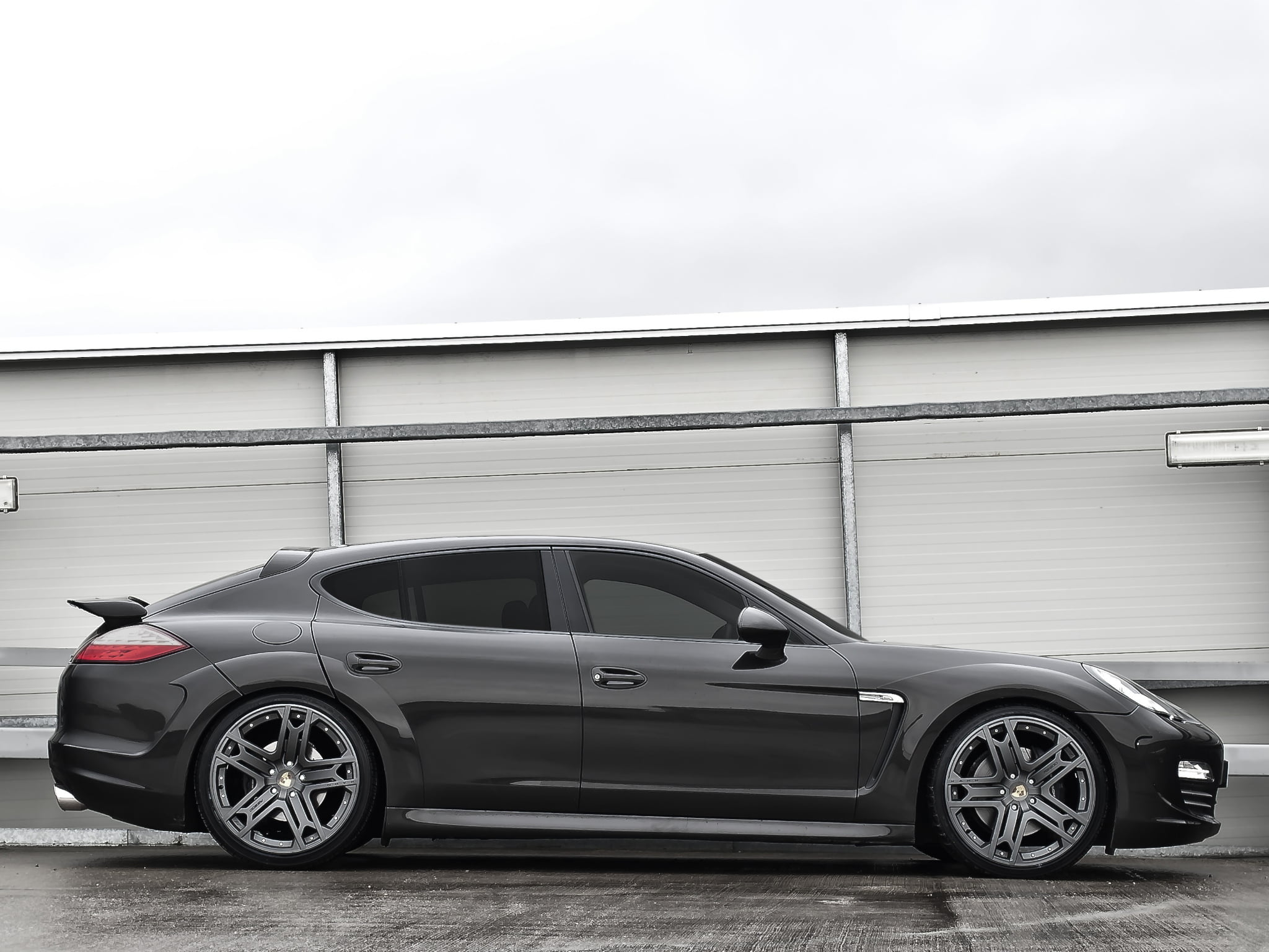 car, garage, motor vehicle, 1080P, Tuning, vintage car, outdoors, luxury, Panamera, Machine, gray, land vehicle, stationary, Black, retro styled, Porsche, HD Wallpaper