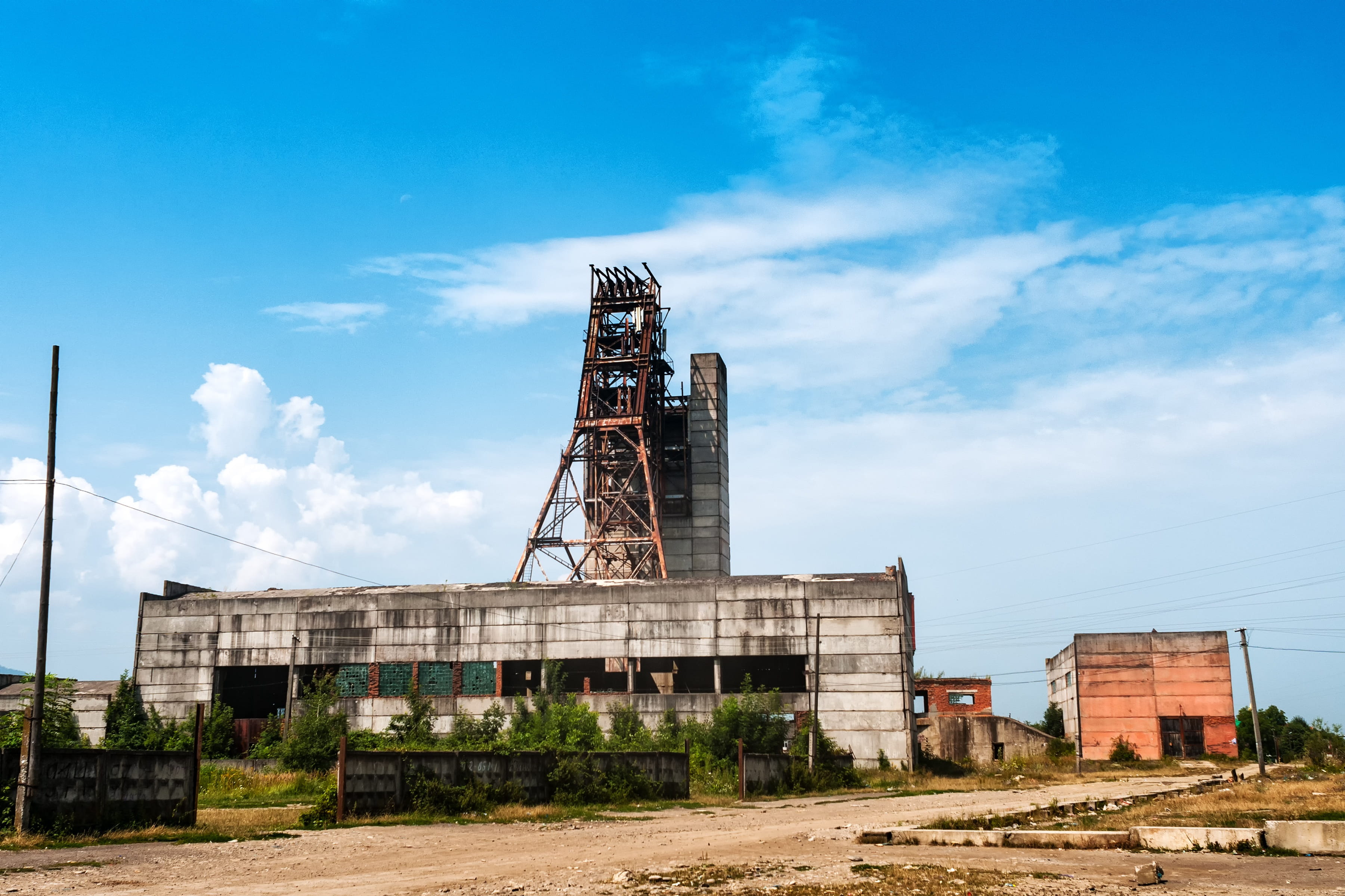 transcarpathia, construction Industry, mining, travel, metal, industry, Ukraine, carpathian mountains, mountains, landscapes, travel destinations, road, HD Wallpaper