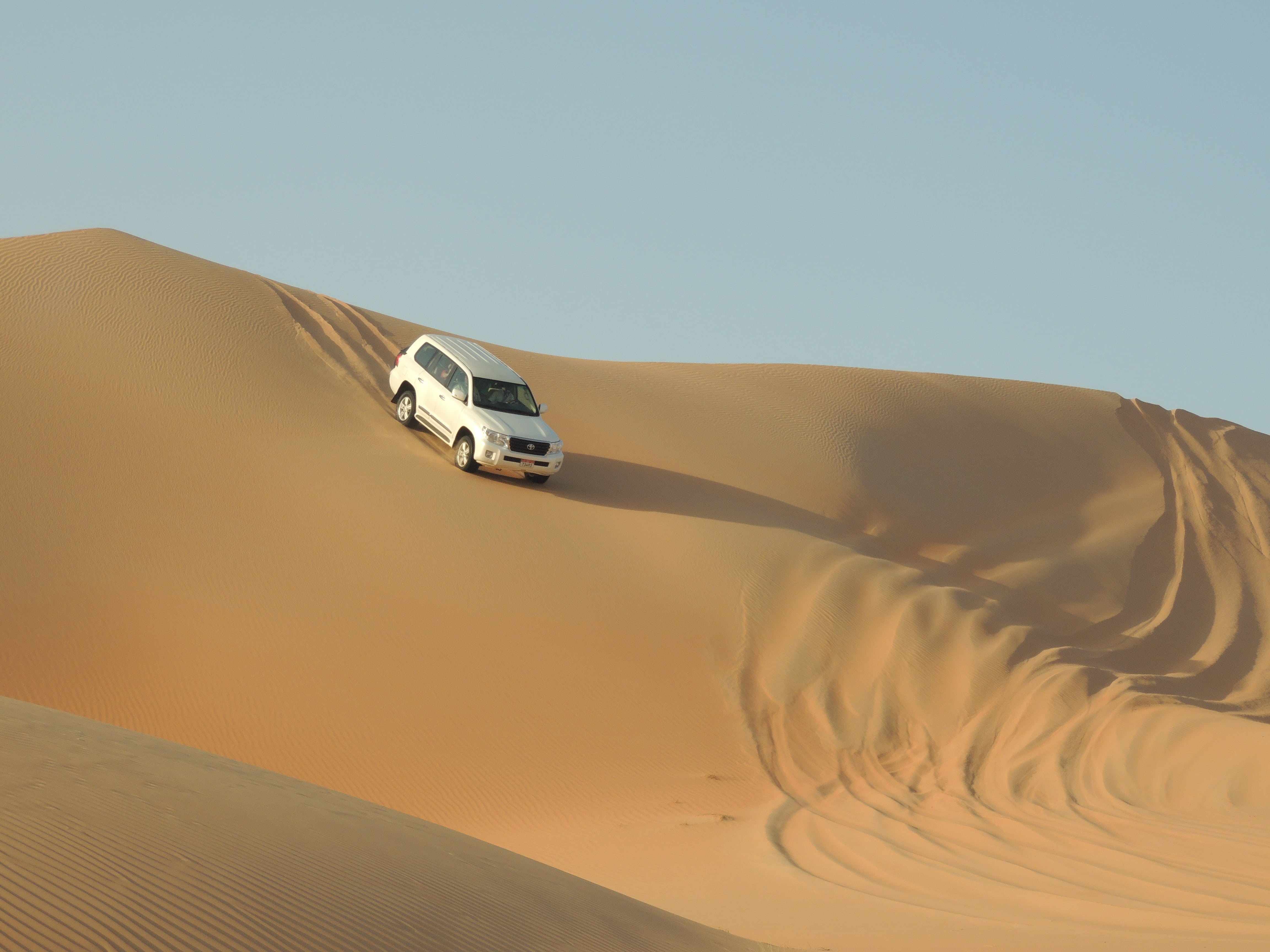 4K, climate, 4x4, daytime, sports utility vehicle, arid climate, no people, beauty in nature, sand dune, landscape, desert, tranquility, sky, dessert, HD Wallpaper
