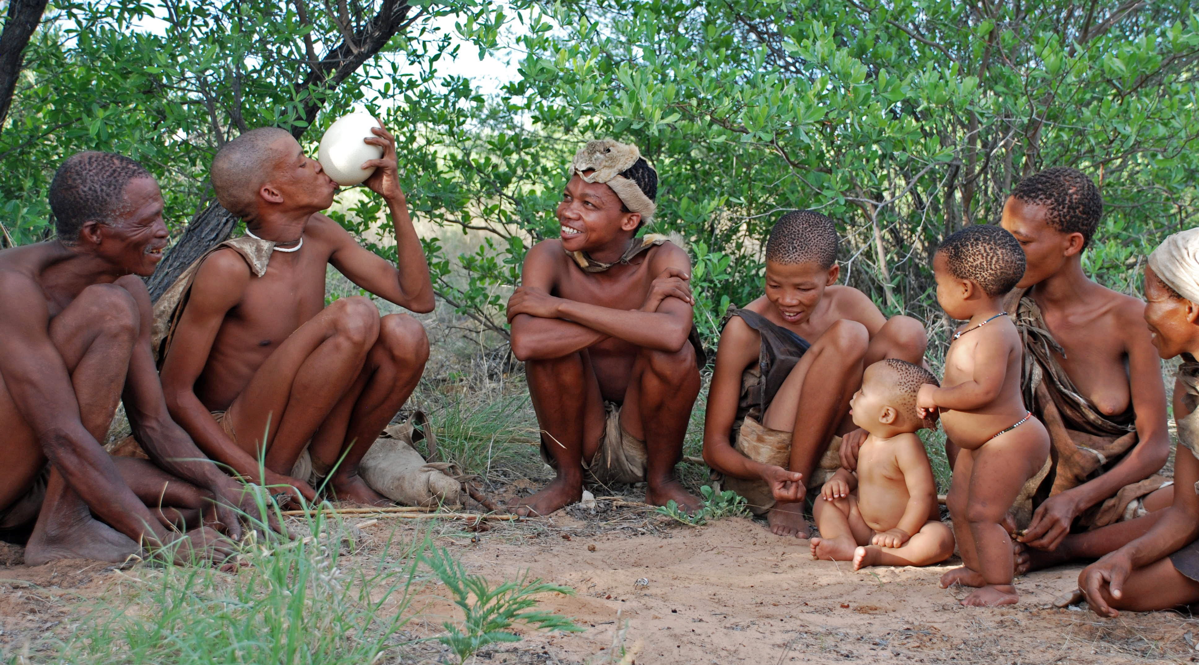 females, girls, black, land, people, offspring, boys, lifestyles, shirtless, males, leisure activity, outdoors, hunter gatherer, africa, sitting, indigenous people, HD Wallpaper