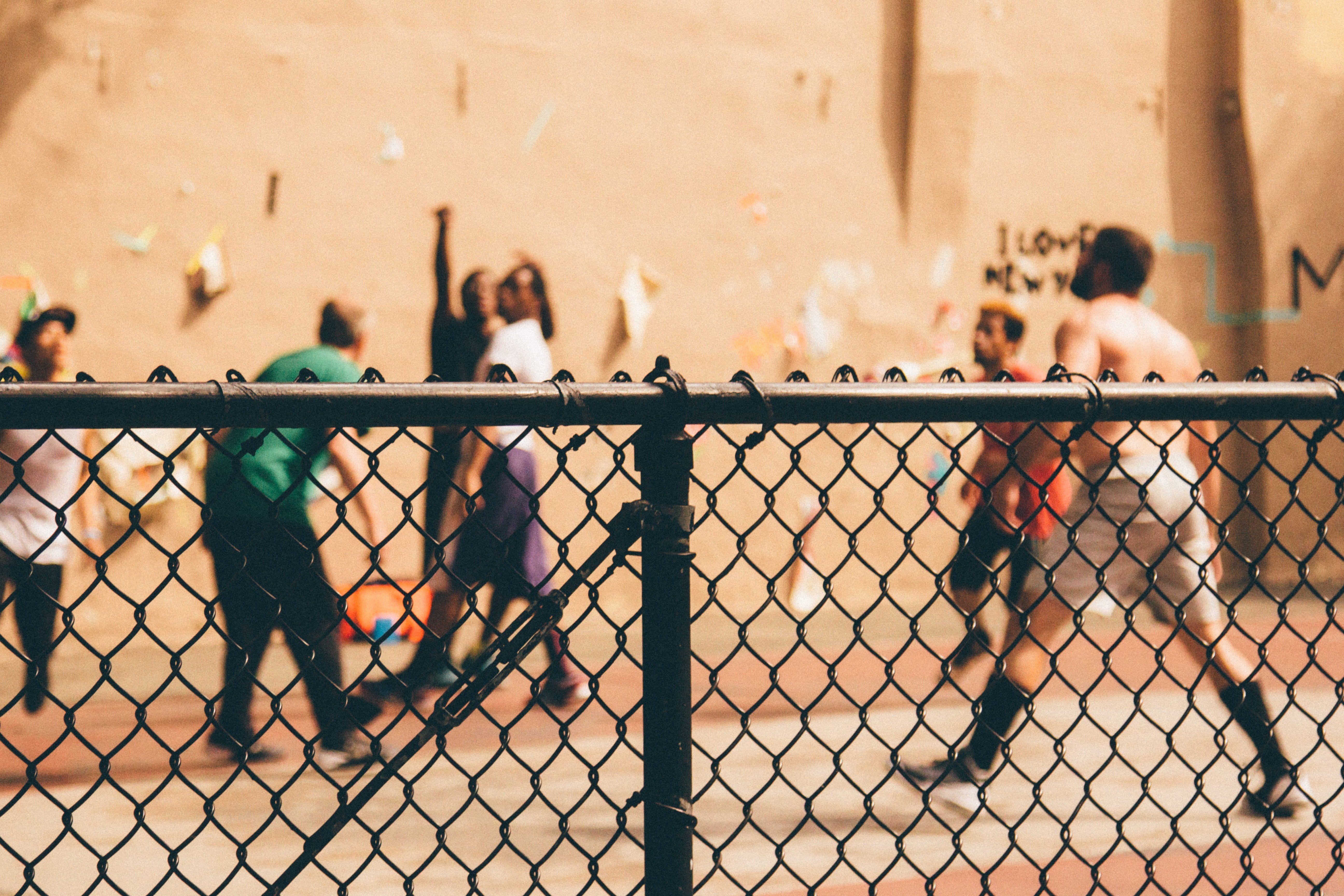 focus on foreground, nature, people, chainlink fence, 5K, crowd, men, fence, young, barrier, group of people, outdoors, day, protection, large group of people, HD Wallpaper